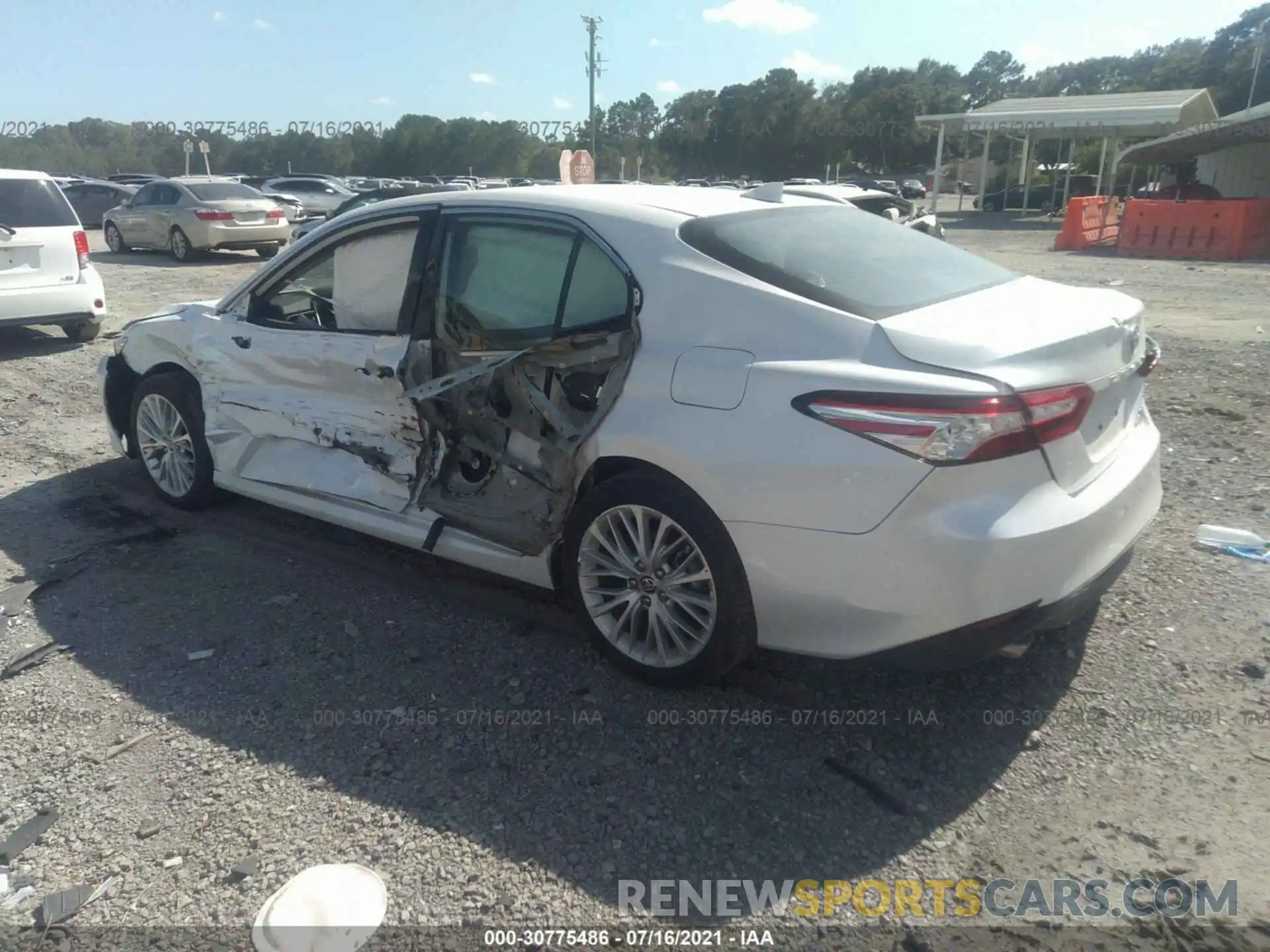 3 Photograph of a damaged car 4T1F31AK9LU544450 TOYOTA CAMRY 2020