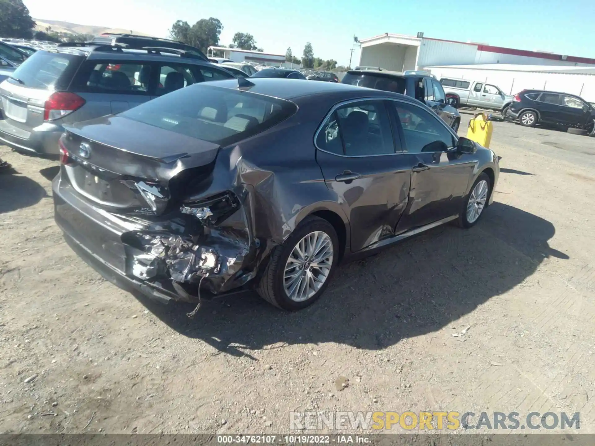 4 Photograph of a damaged car 4T1F31AKXLU011524 TOYOTA CAMRY 2020