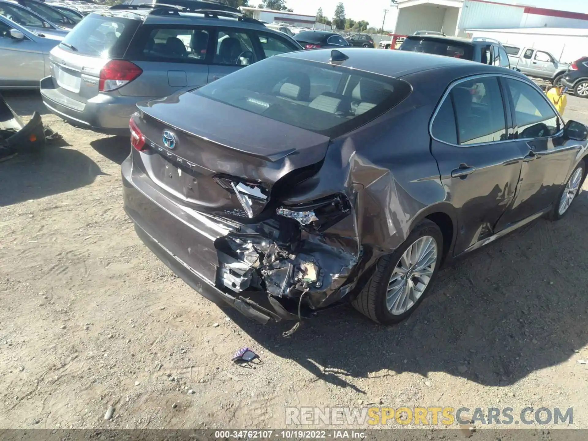 6 Photograph of a damaged car 4T1F31AKXLU011524 TOYOTA CAMRY 2020