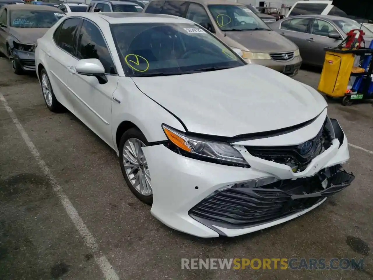 1 Photograph of a damaged car 4T1F31AKXLU017100 TOYOTA CAMRY 2020