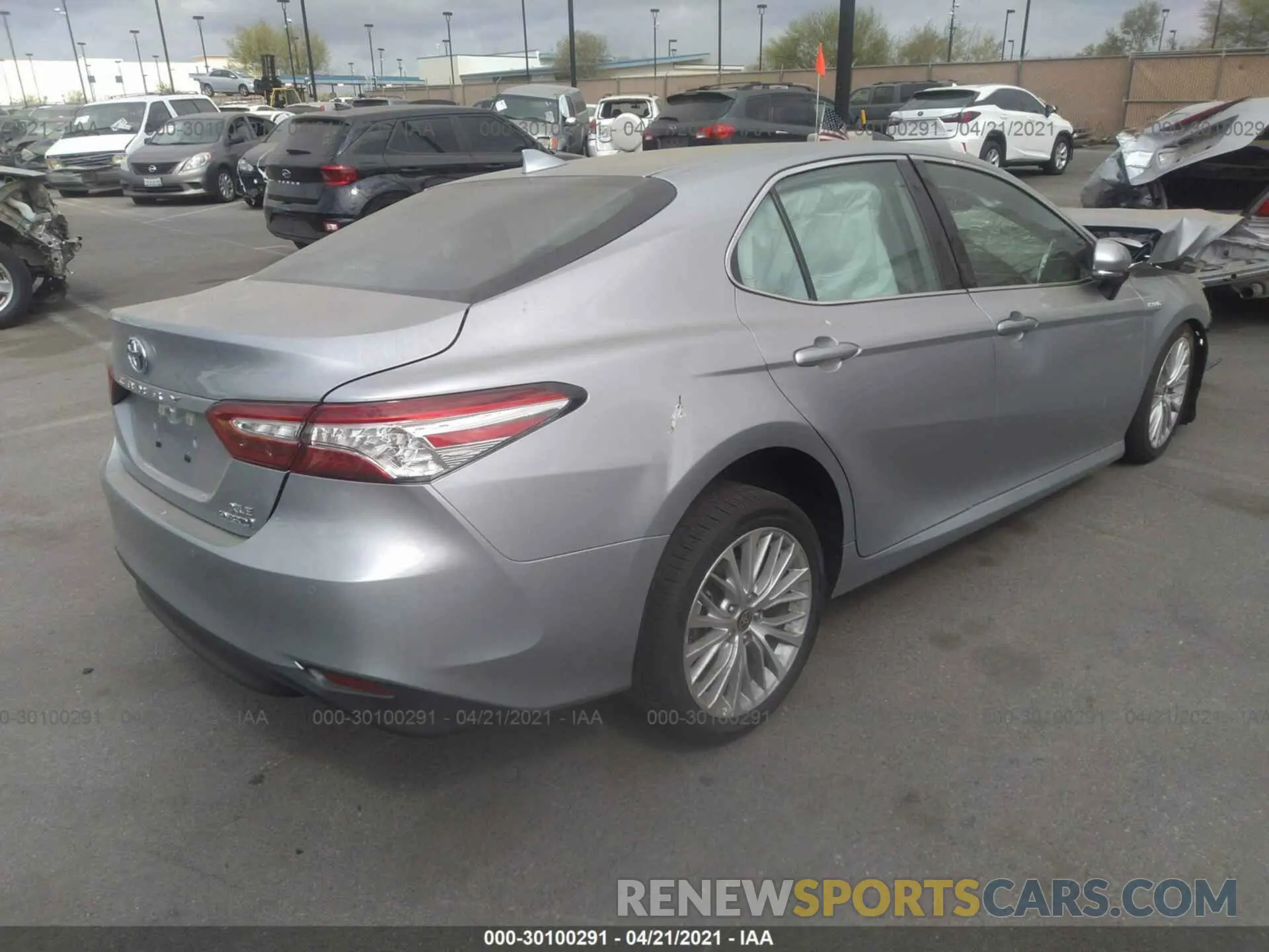 4 Photograph of a damaged car 4T1F31AKXLU019283 TOYOTA CAMRY 2020