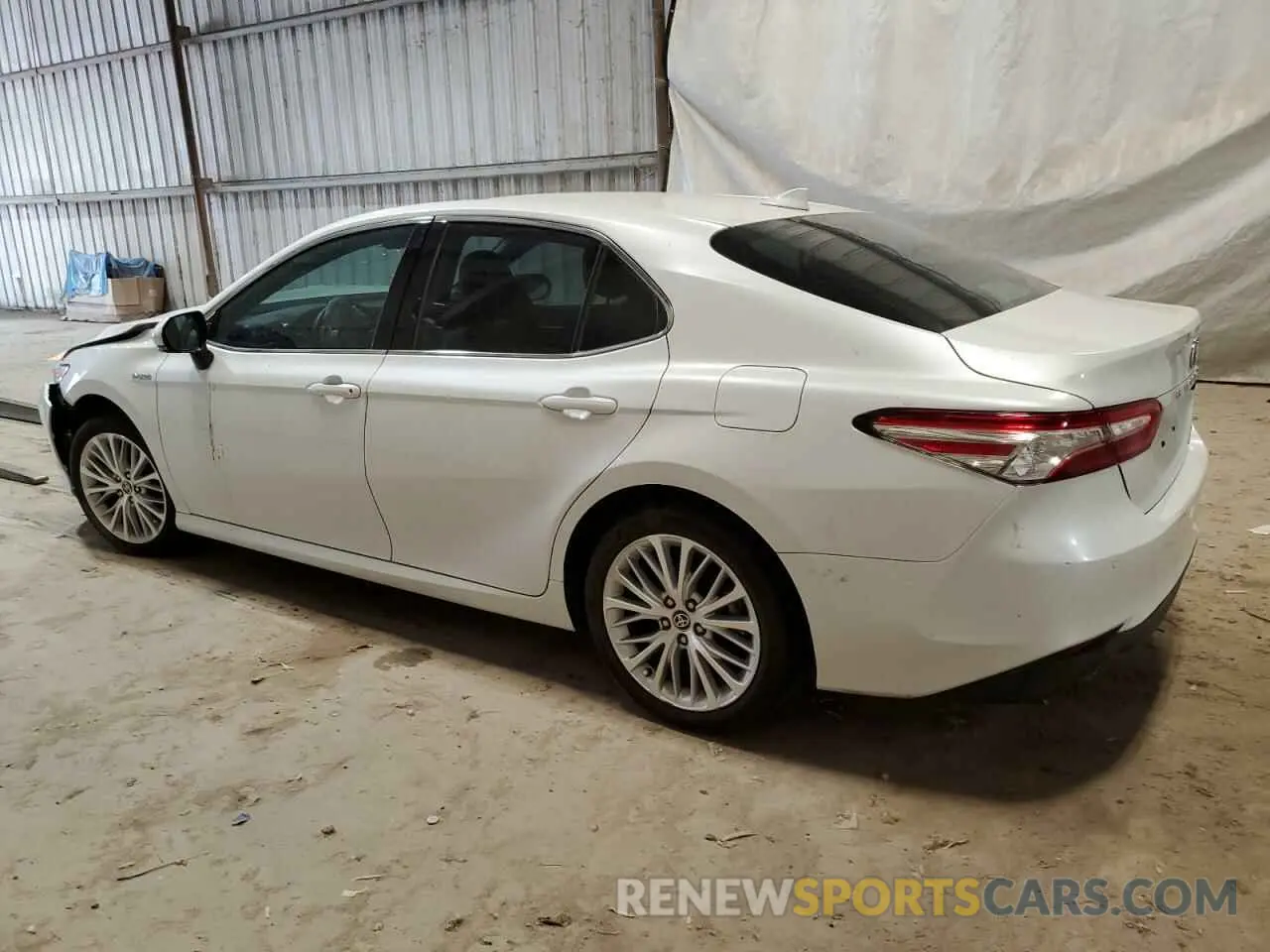 2 Photograph of a damaged car 4T1F31AKXLU533943 TOYOTA CAMRY 2020
