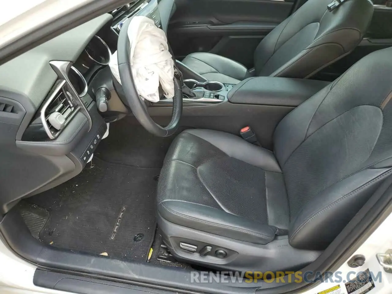 7 Photograph of a damaged car 4T1F31AKXLU533943 TOYOTA CAMRY 2020