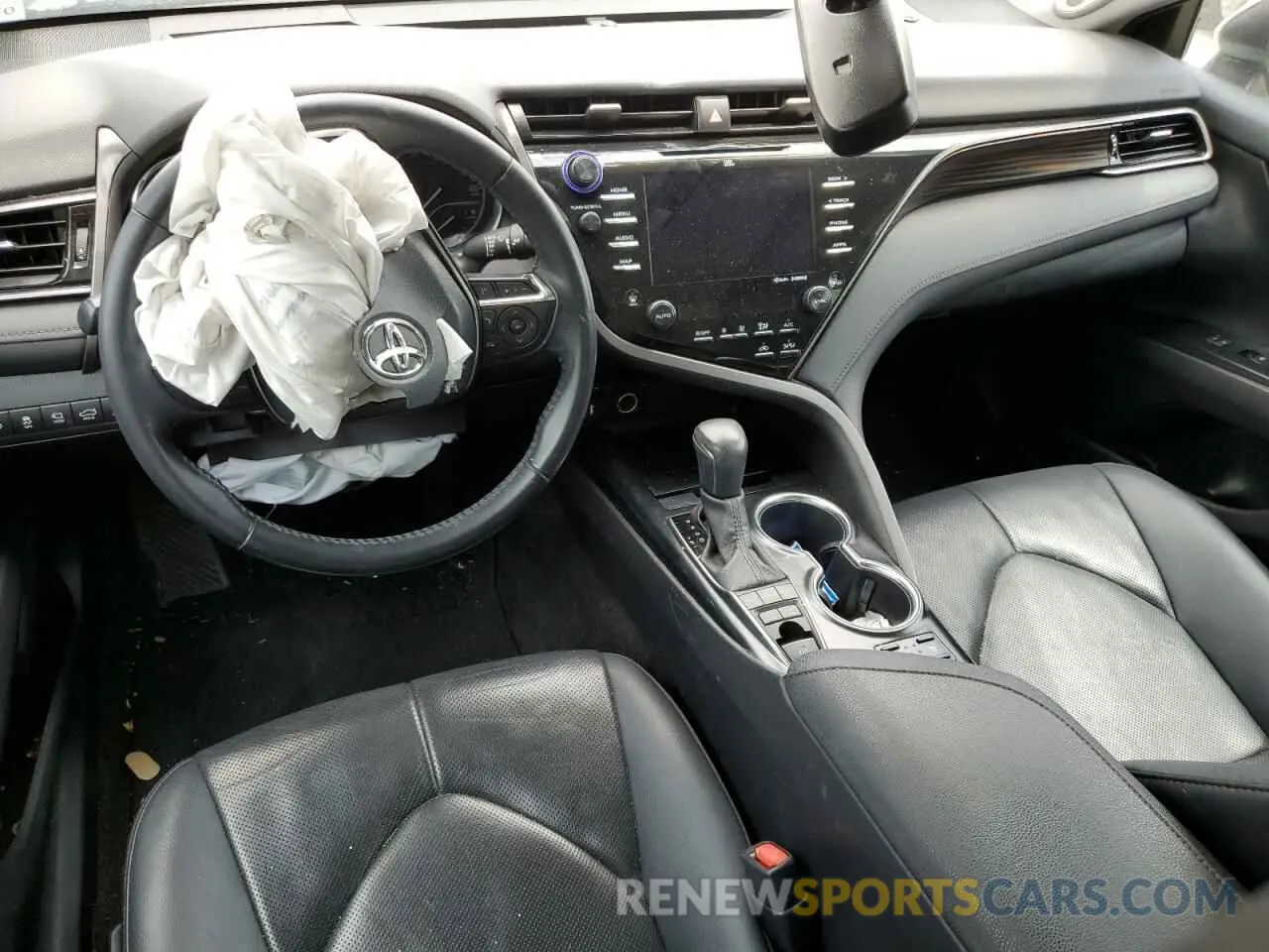 8 Photograph of a damaged car 4T1F31AKXLU533943 TOYOTA CAMRY 2020