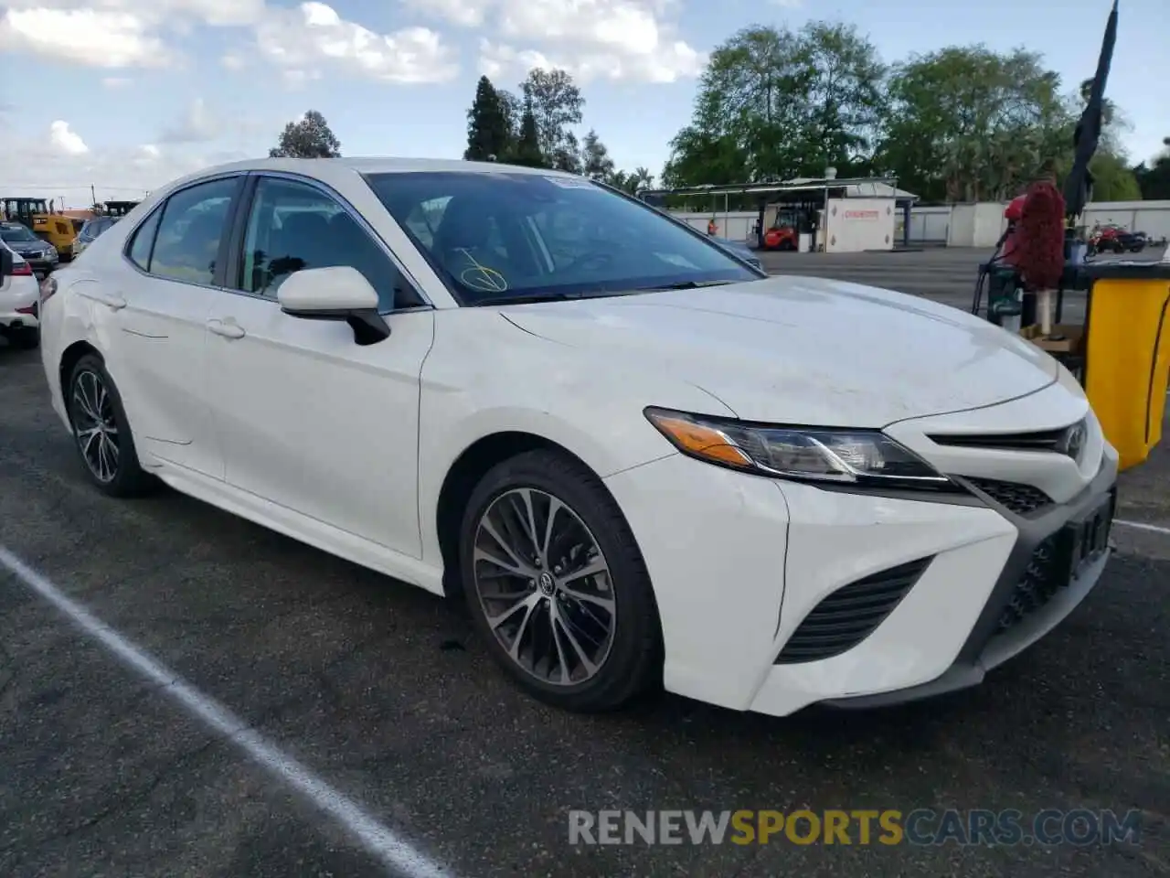 1 Photograph of a damaged car 4T1G11AK0LU317383 TOYOTA CAMRY 2020