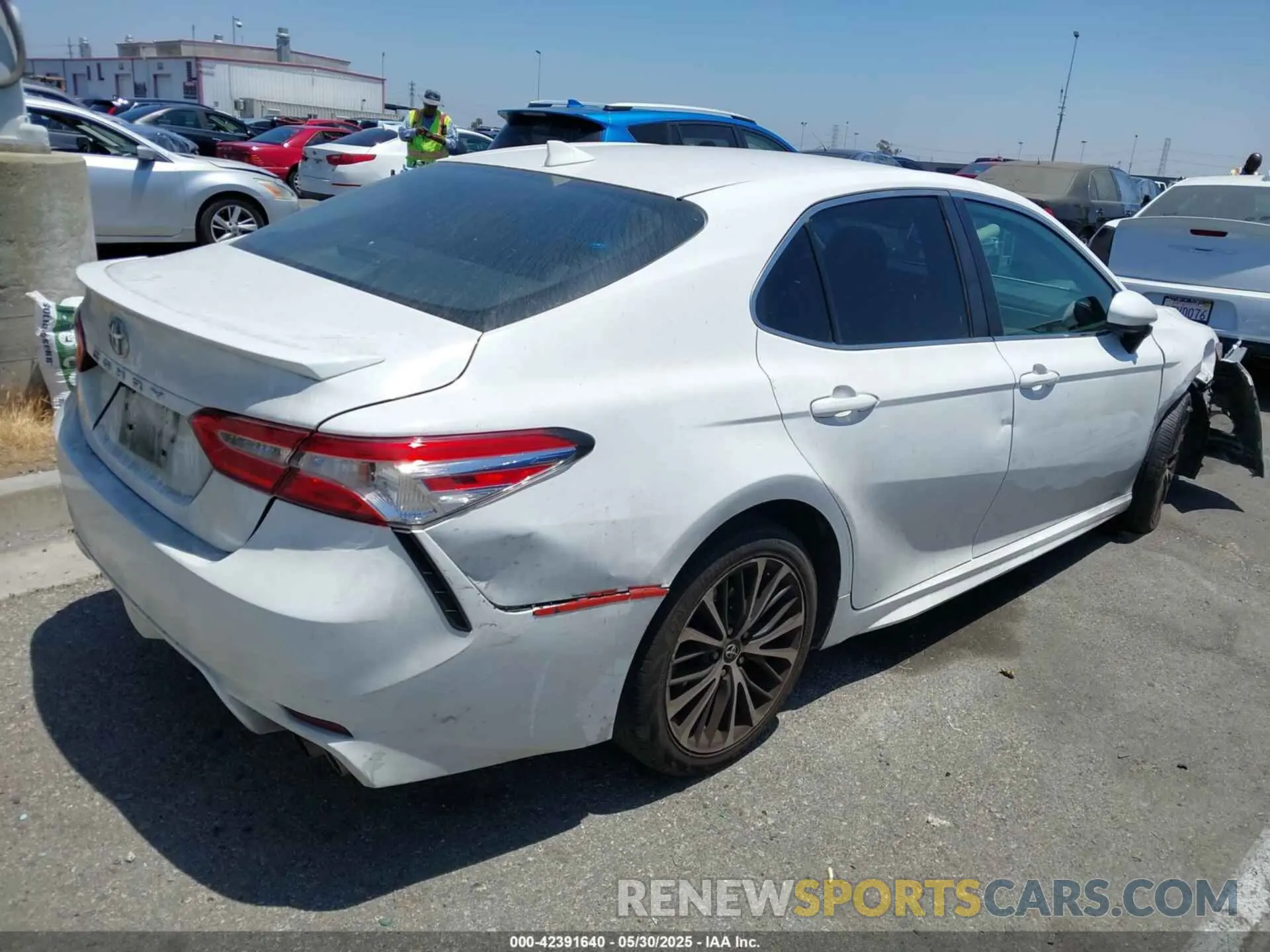 4 Photograph of a damaged car 4T1G11AK0LU327363 TOYOTA CAMRY 2020