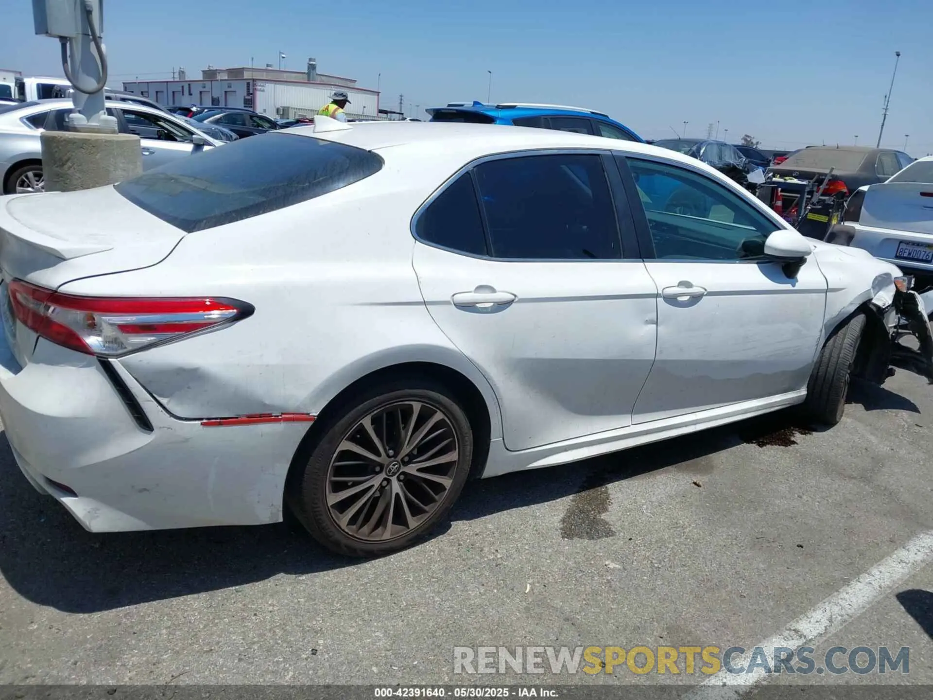 6 Photograph of a damaged car 4T1G11AK0LU327363 TOYOTA CAMRY 2020