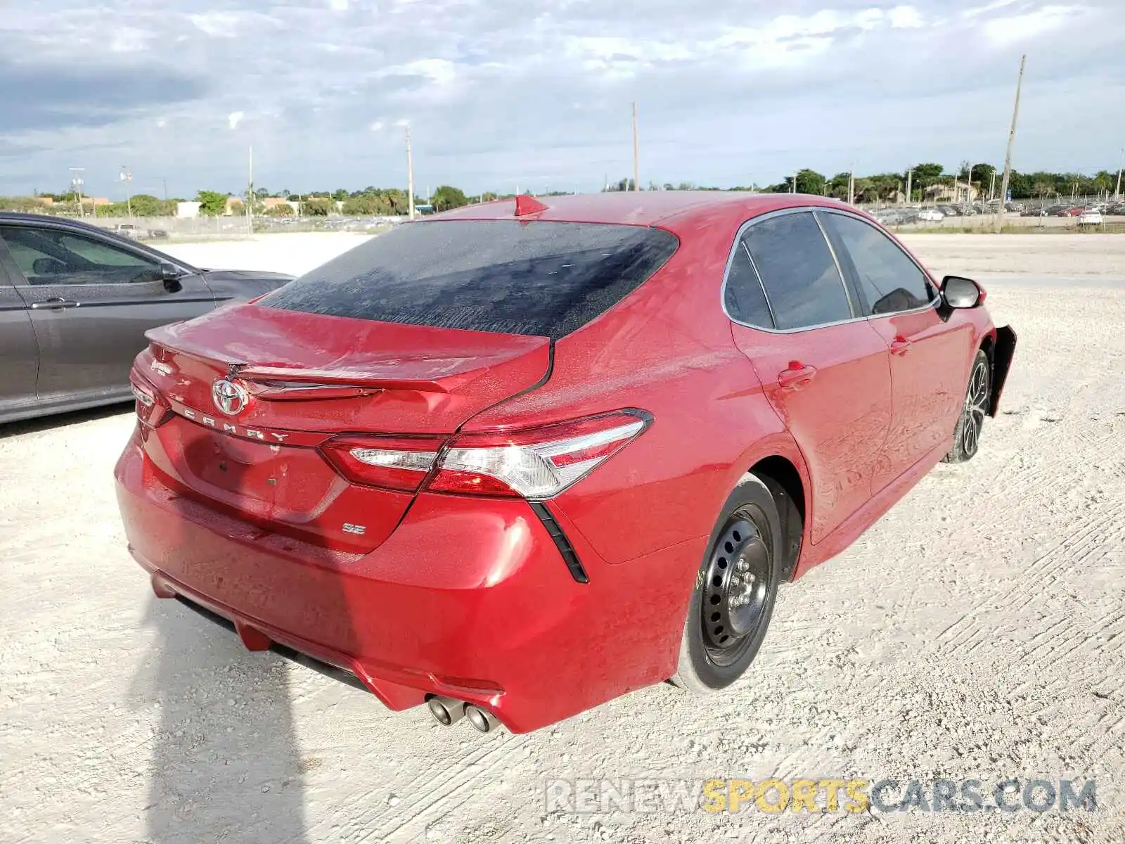 4 Photograph of a damaged car 4T1G11AK0LU327735 TOYOTA CAMRY 2020