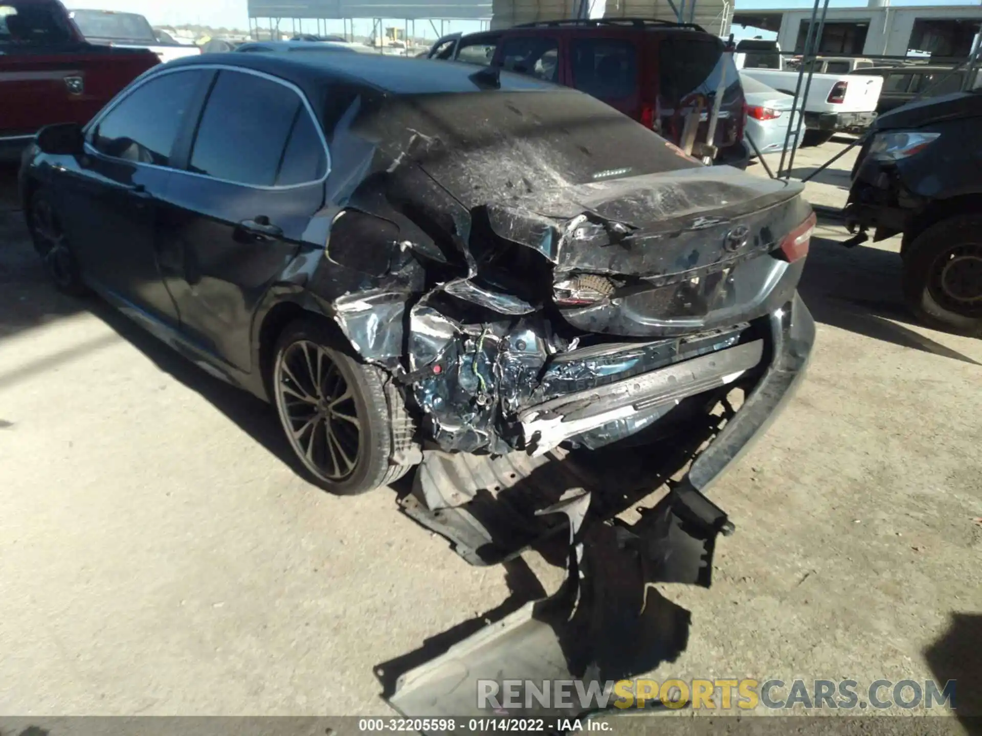 6 Photograph of a damaged car 4T1G11AK0LU330361 TOYOTA CAMRY 2020