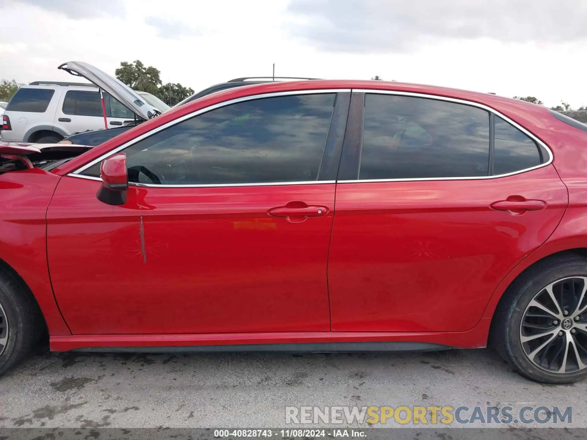 14 Photograph of a damaged car 4T1G11AK0LU331641 TOYOTA CAMRY 2020