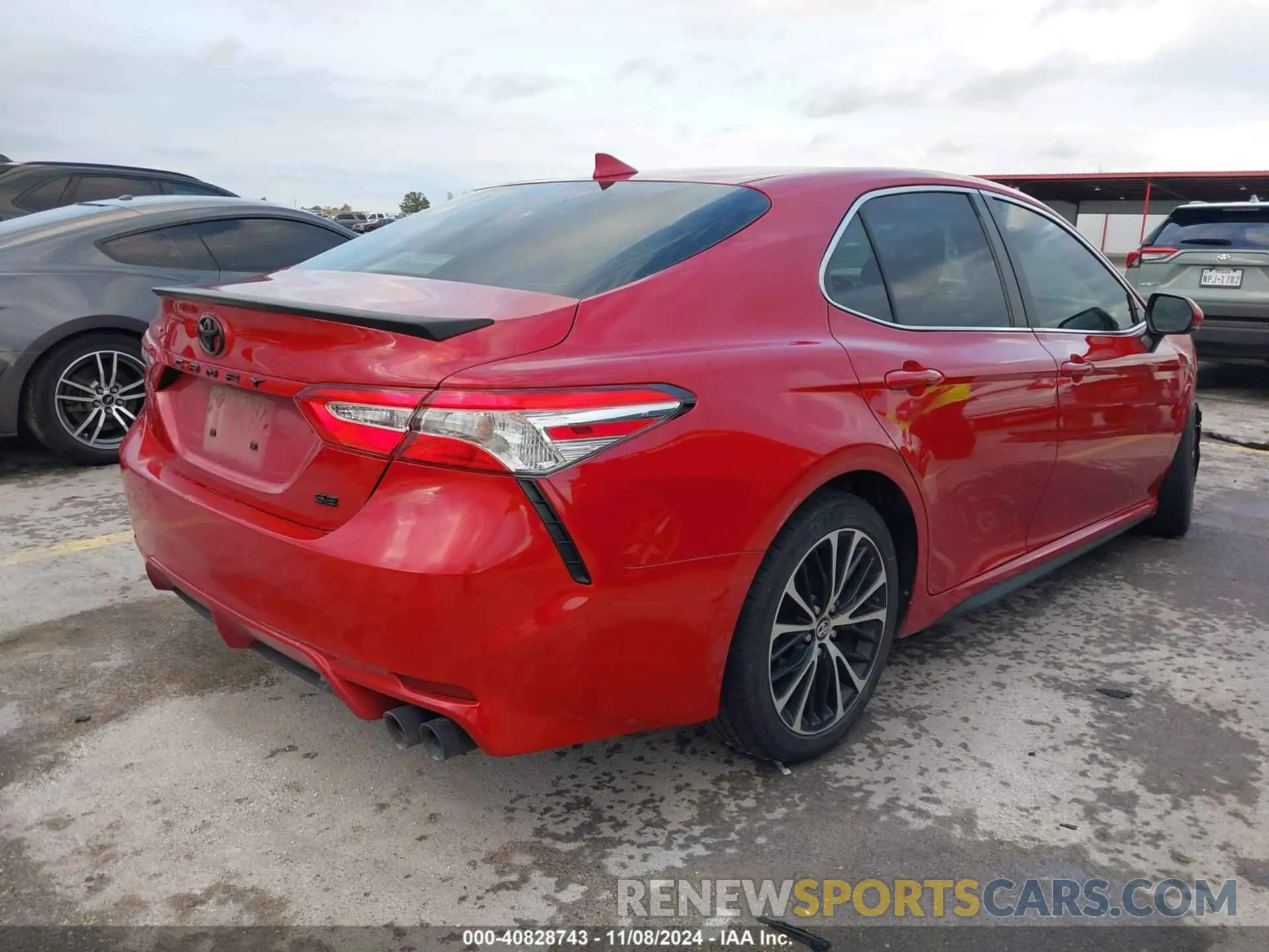 4 Photograph of a damaged car 4T1G11AK0LU331641 TOYOTA CAMRY 2020