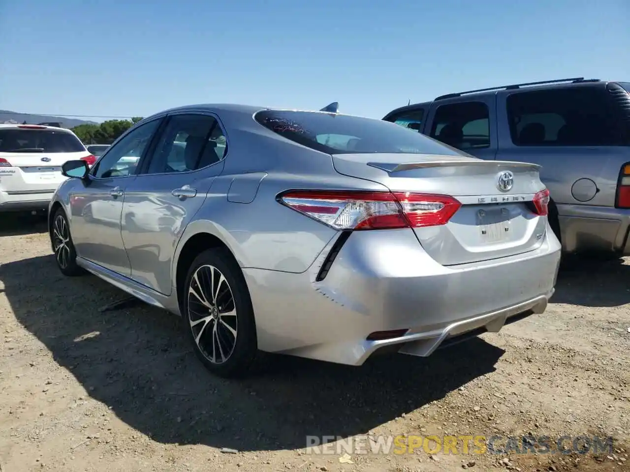 3 Photograph of a damaged car 4T1G11AK0LU345913 TOYOTA CAMRY 2020