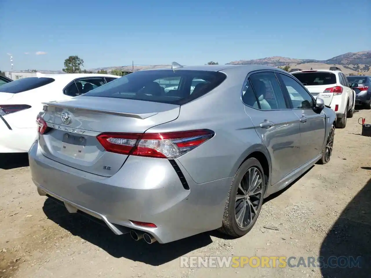 4 Photograph of a damaged car 4T1G11AK0LU345913 TOYOTA CAMRY 2020