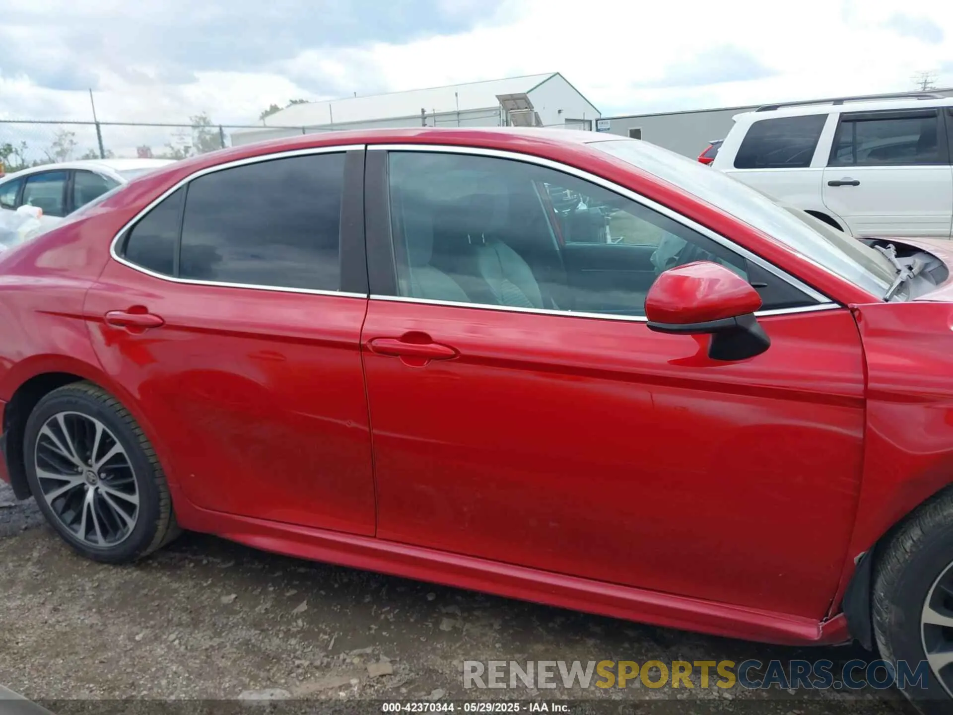 14 Photograph of a damaged car 4T1G11AK0LU367216 TOYOTA CAMRY 2020