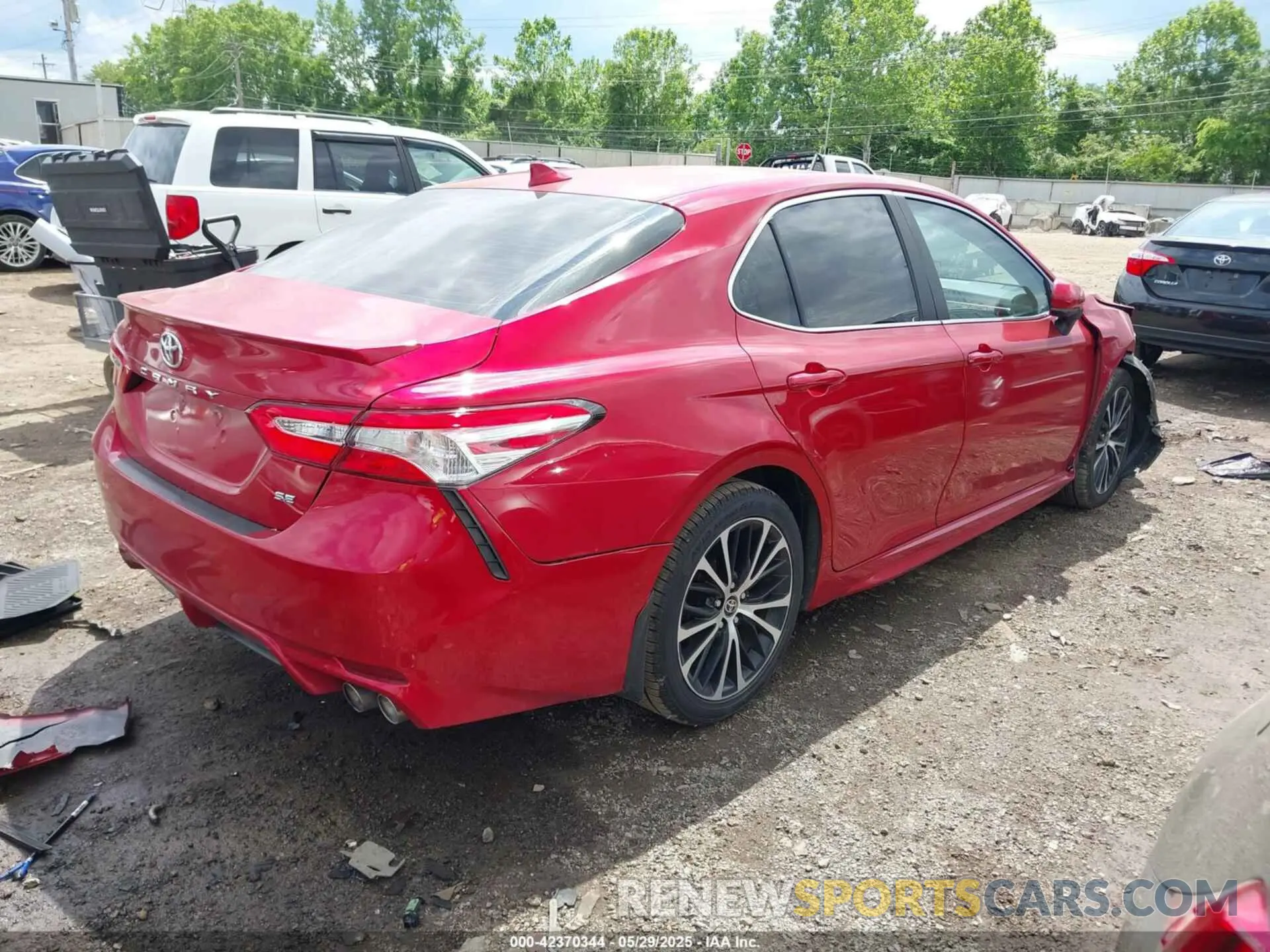 4 Photograph of a damaged car 4T1G11AK0LU367216 TOYOTA CAMRY 2020