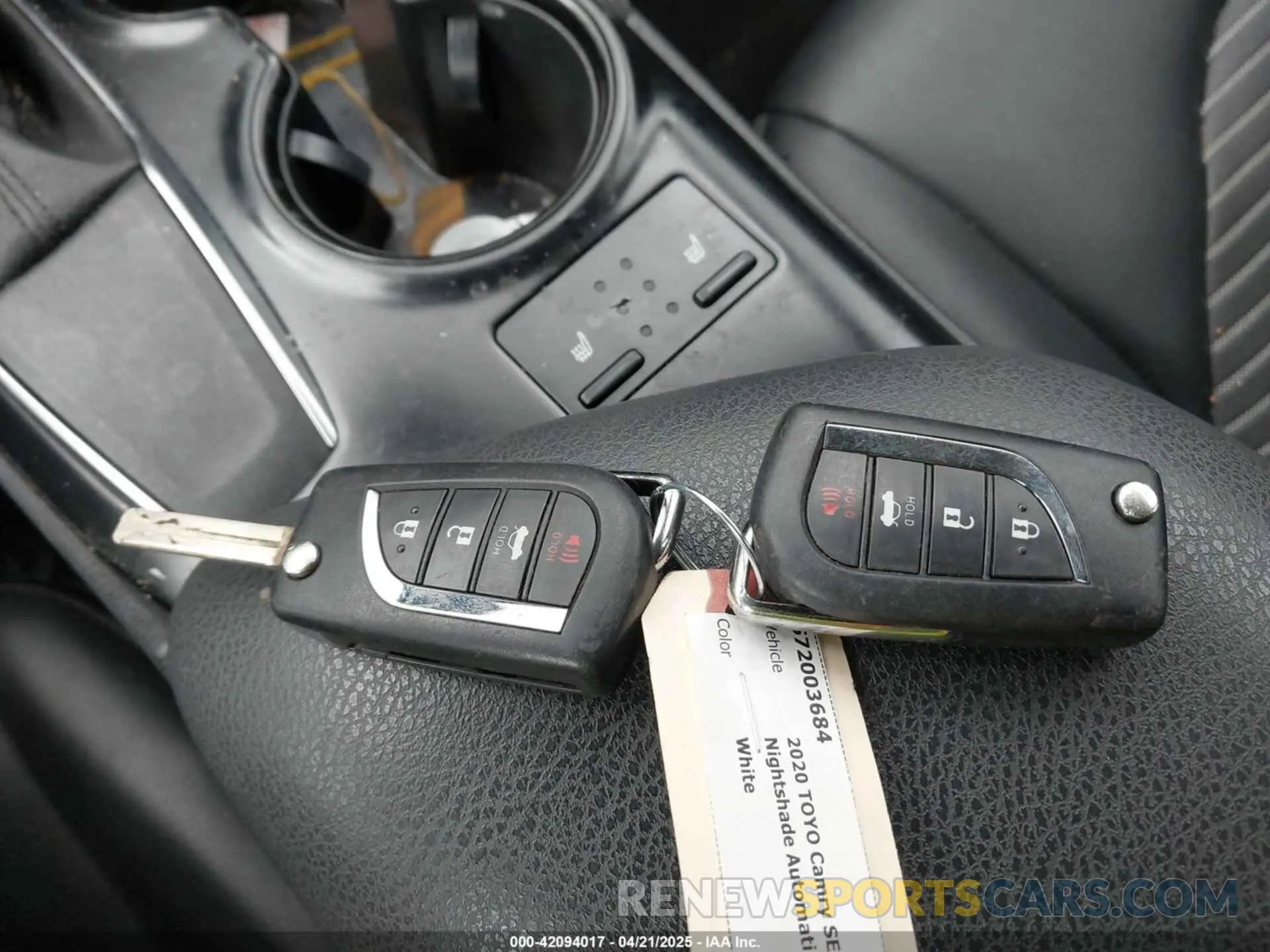 11 Photograph of a damaged car 4T1G11AK0LU381651 TOYOTA CAMRY 2020