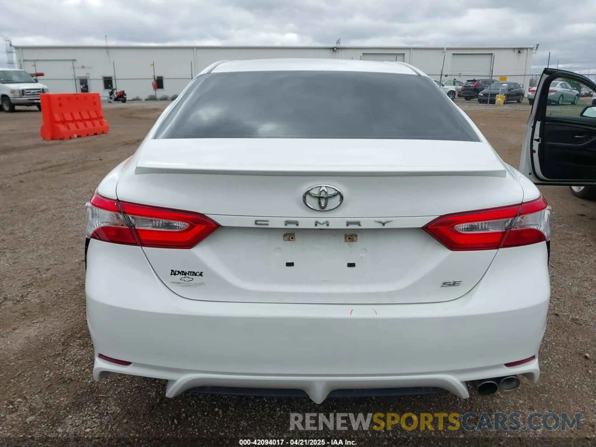 17 Photograph of a damaged car 4T1G11AK0LU381651 TOYOTA CAMRY 2020