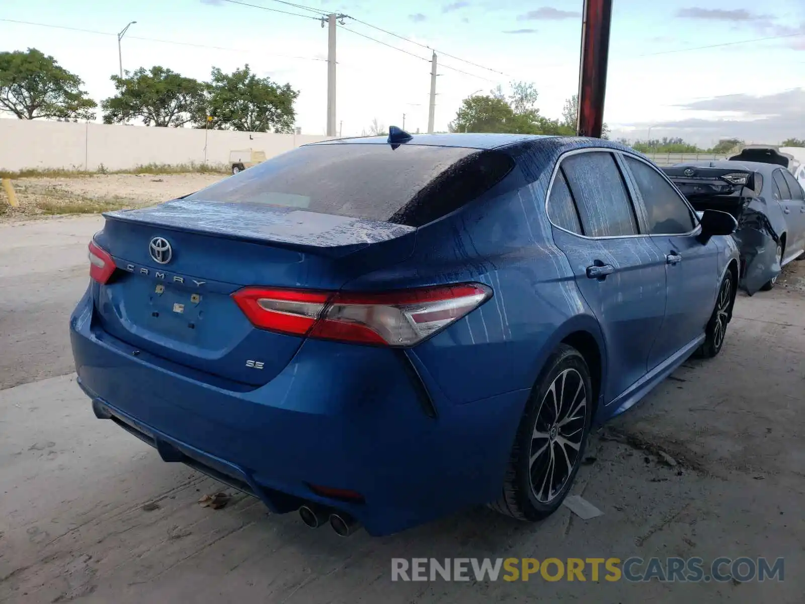 4 Photograph of a damaged car 4T1G11AK0LU384646 TOYOTA CAMRY 2020