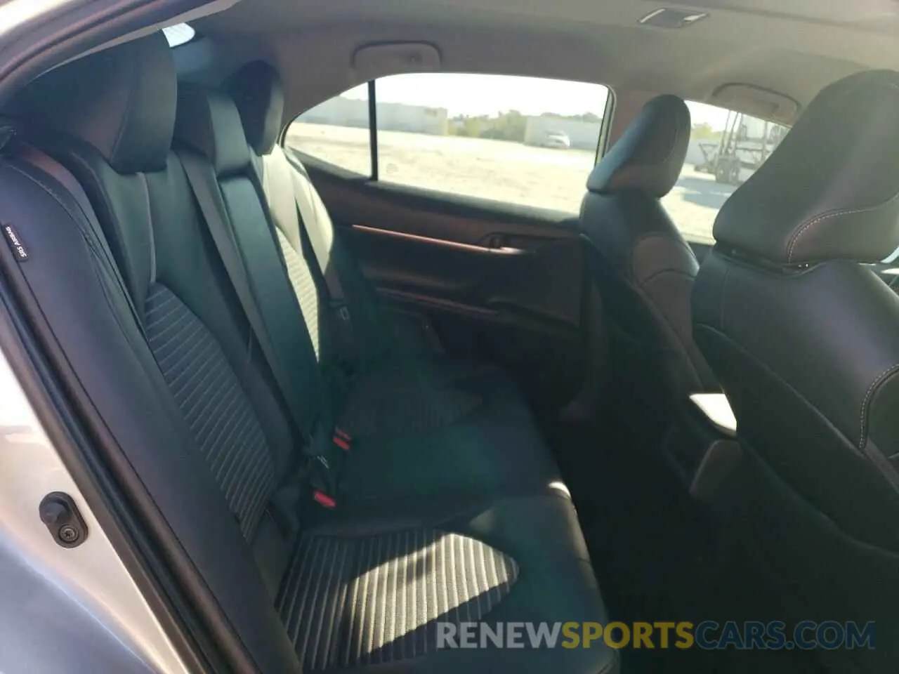 10 Photograph of a damaged car 4T1G11AK0LU397266 TOYOTA CAMRY 2020