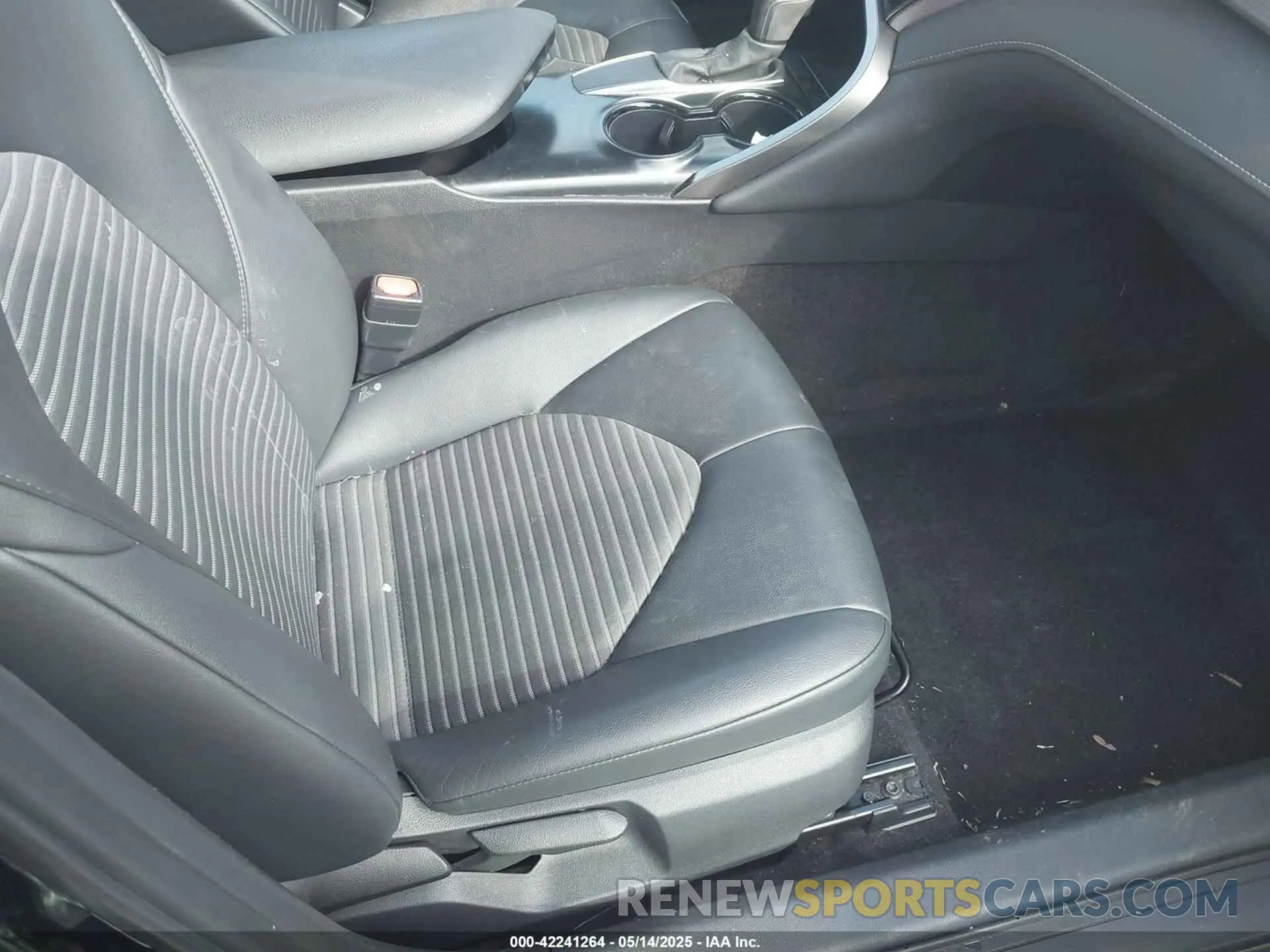 5 Photograph of a damaged car 4T1G11AK0LU501612 TOYOTA CAMRY 2020