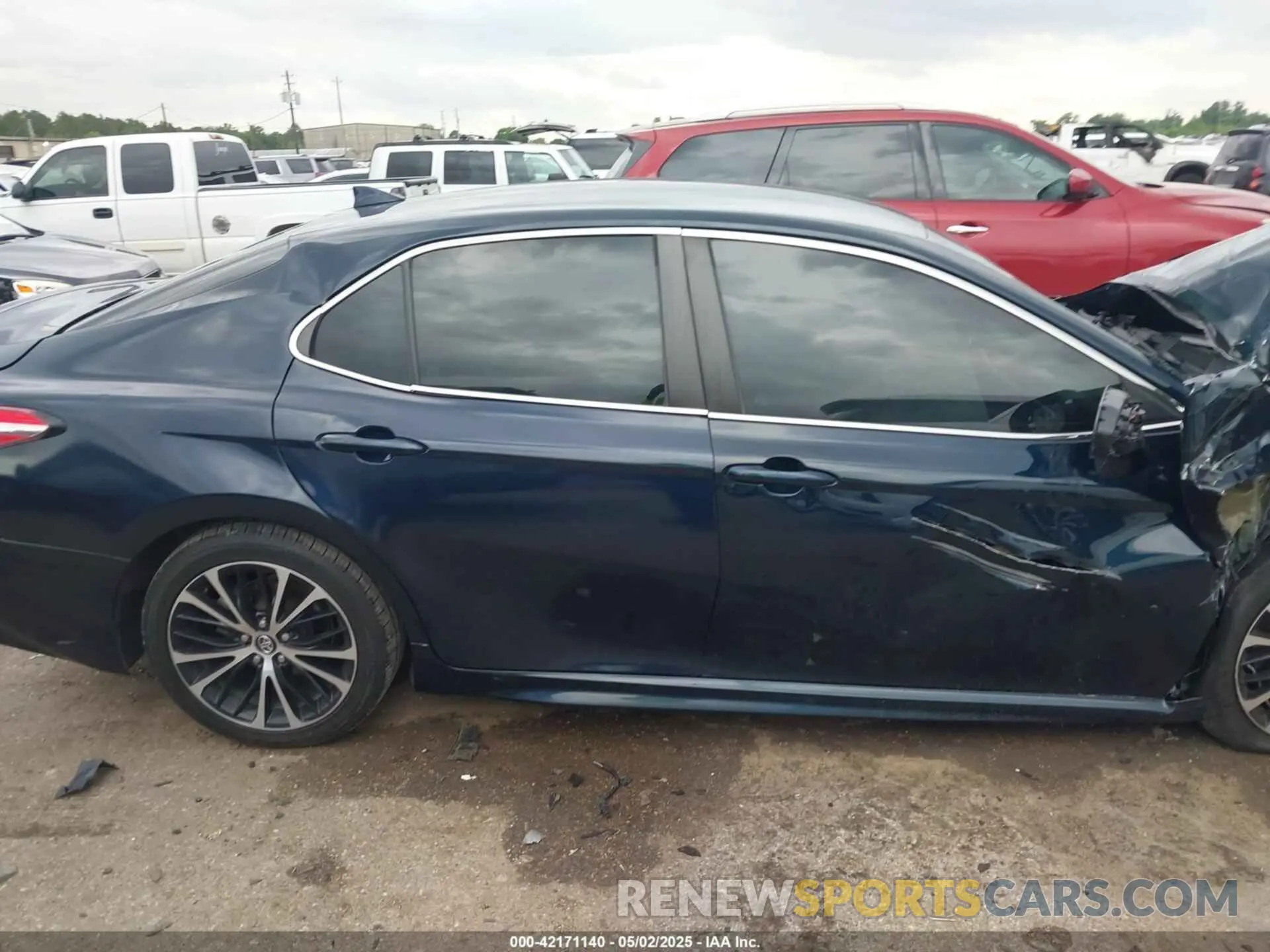 13 Photograph of a damaged car 4T1G11AK0LU870387 TOYOTA CAMRY 2020