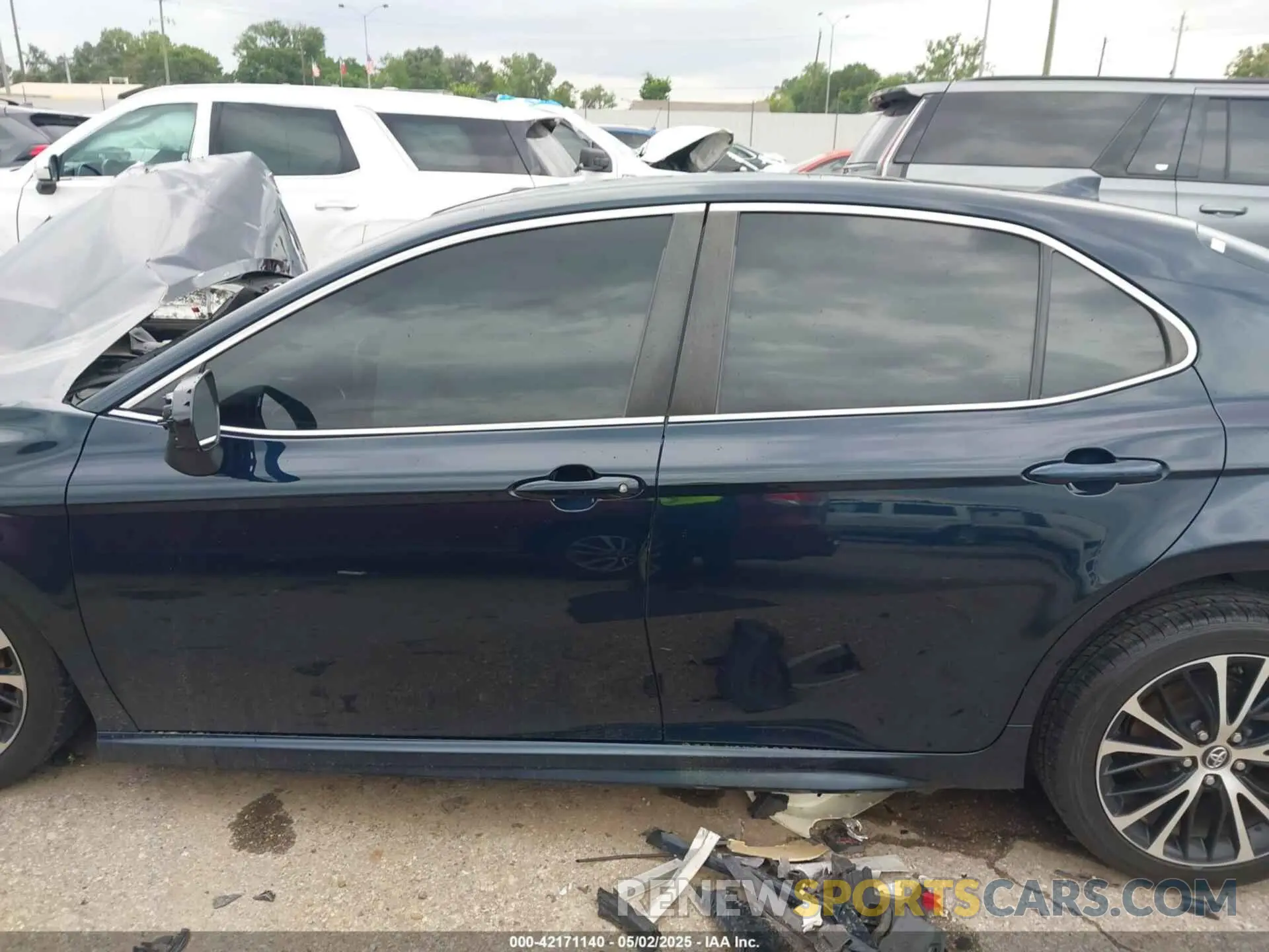 14 Photograph of a damaged car 4T1G11AK0LU870387 TOYOTA CAMRY 2020