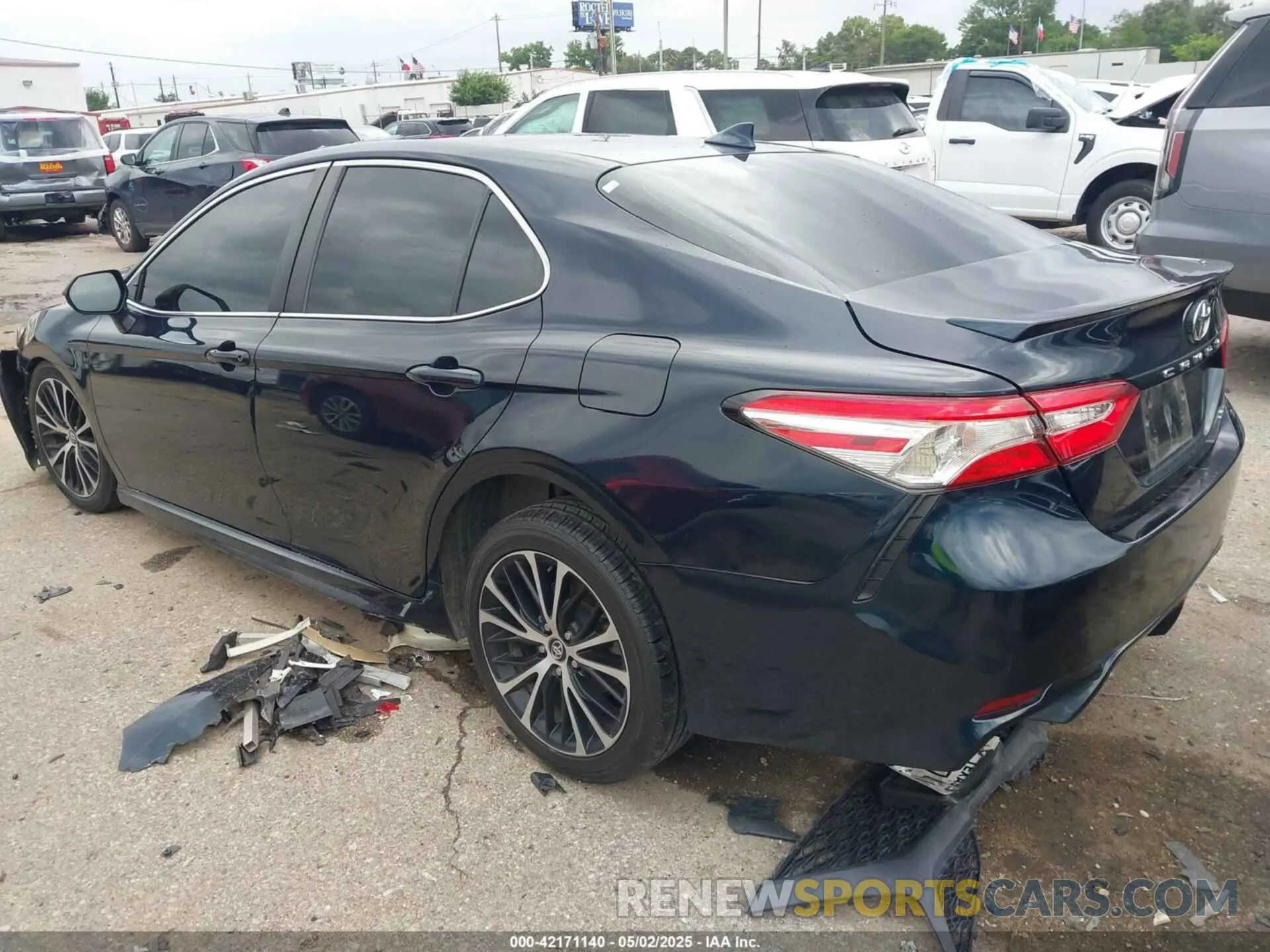 3 Photograph of a damaged car 4T1G11AK0LU870387 TOYOTA CAMRY 2020