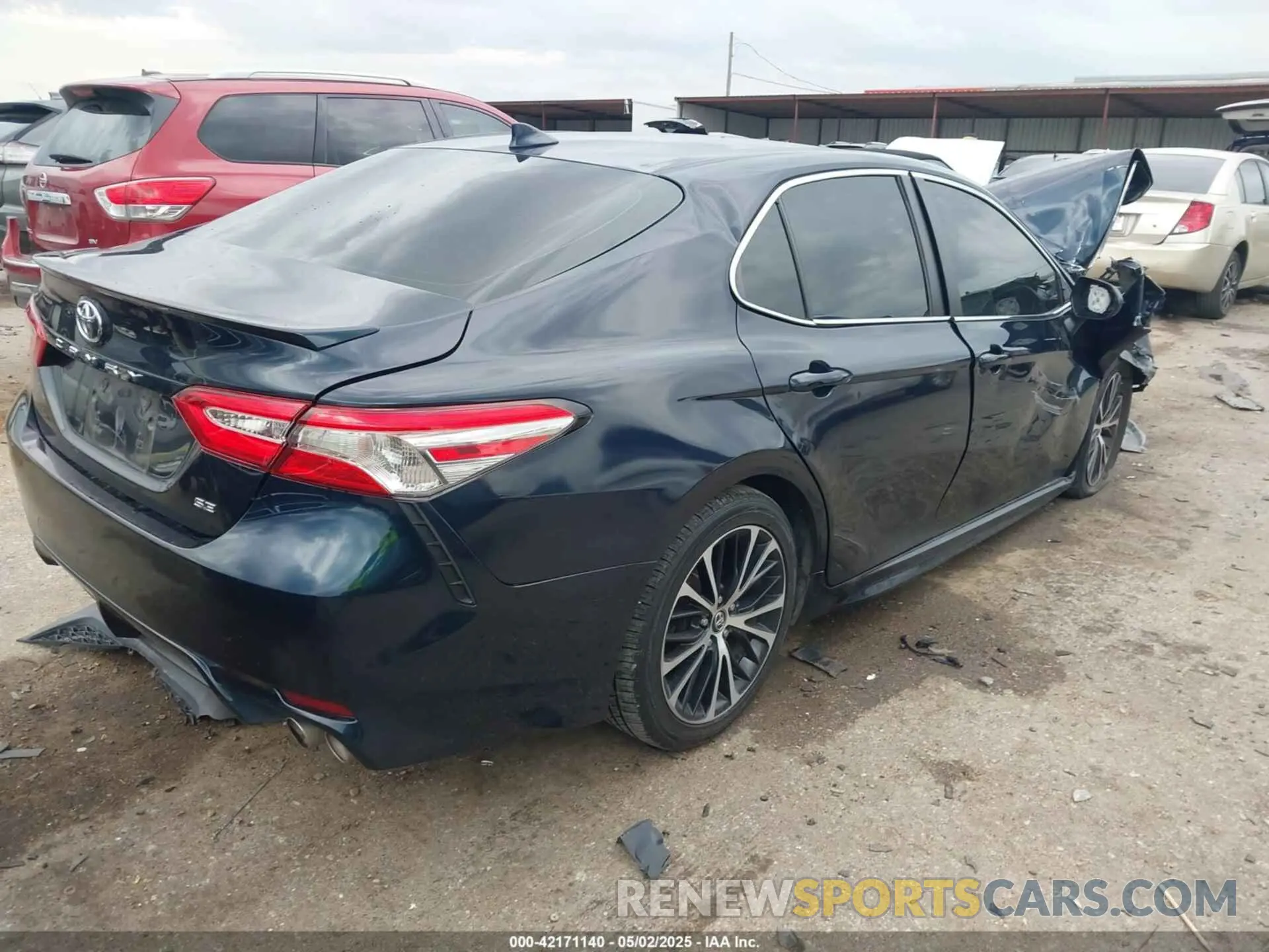4 Photograph of a damaged car 4T1G11AK0LU870387 TOYOTA CAMRY 2020