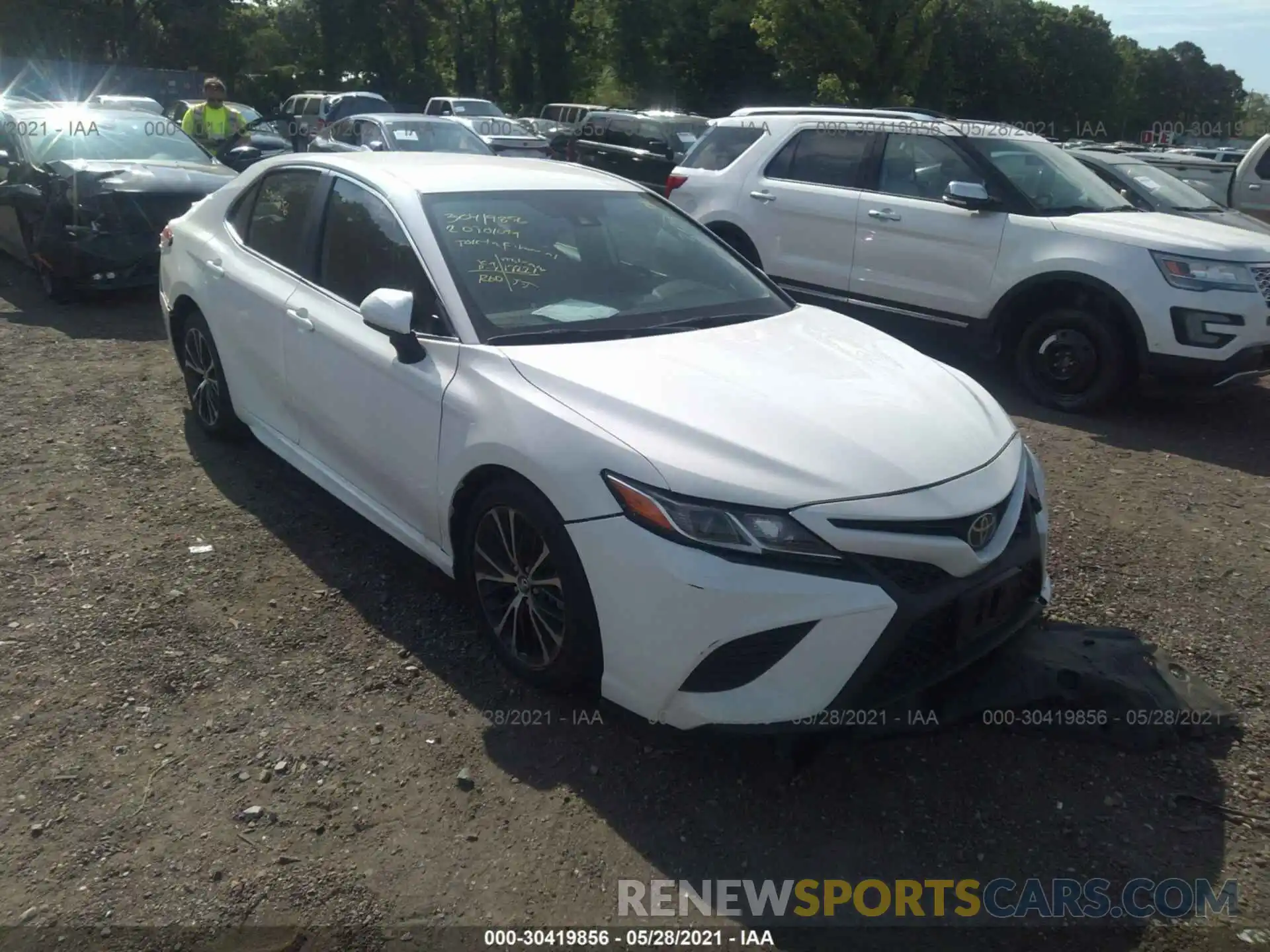 1 Photograph of a damaged car 4T1G11AK0LU884256 TOYOTA CAMRY 2020