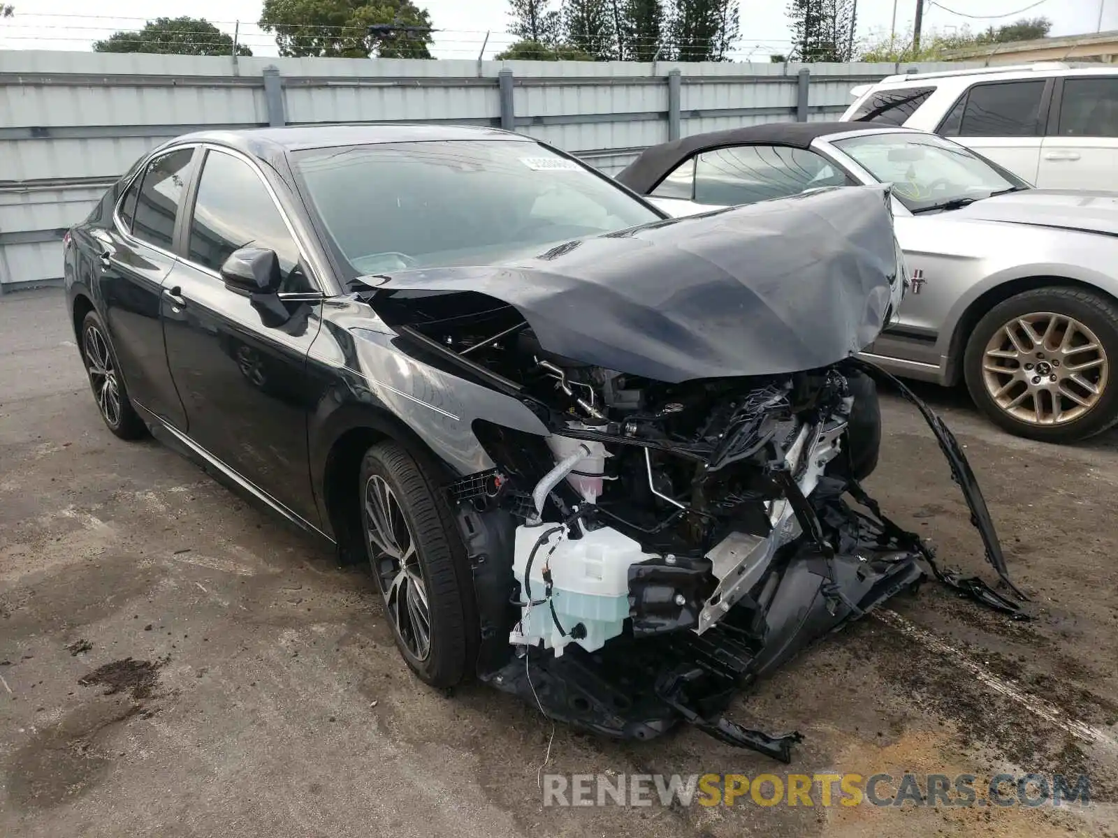 1 Photograph of a damaged car 4T1G11AK0LU890350 TOYOTA CAMRY 2020