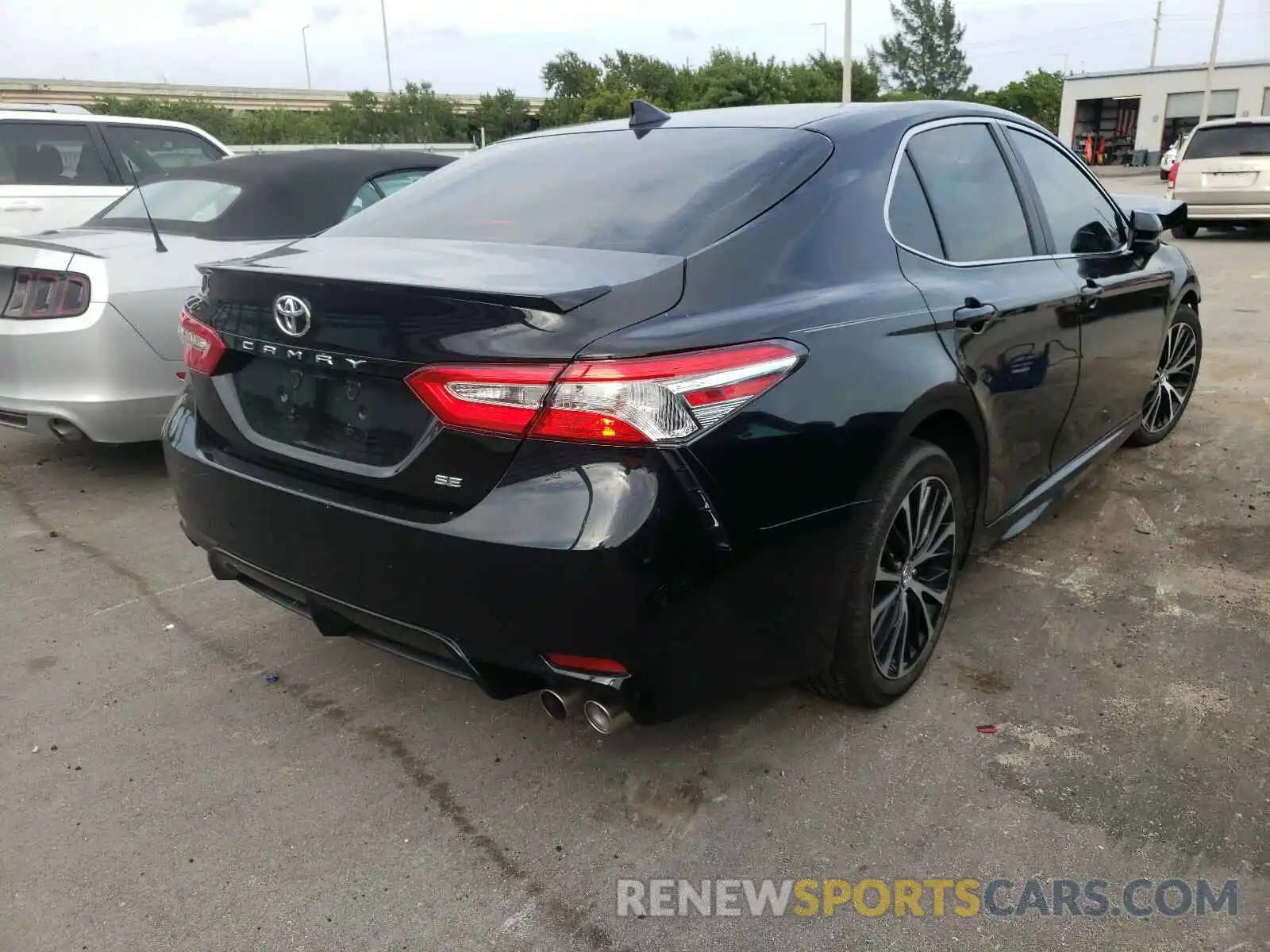 4 Photograph of a damaged car 4T1G11AK0LU890350 TOYOTA CAMRY 2020