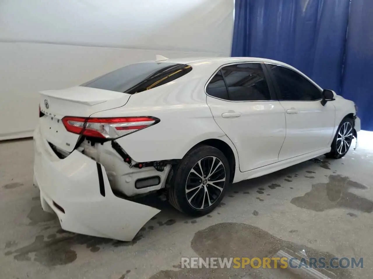 3 Photograph of a damaged car 4T1G11AK0LU891515 TOYOTA CAMRY 2020