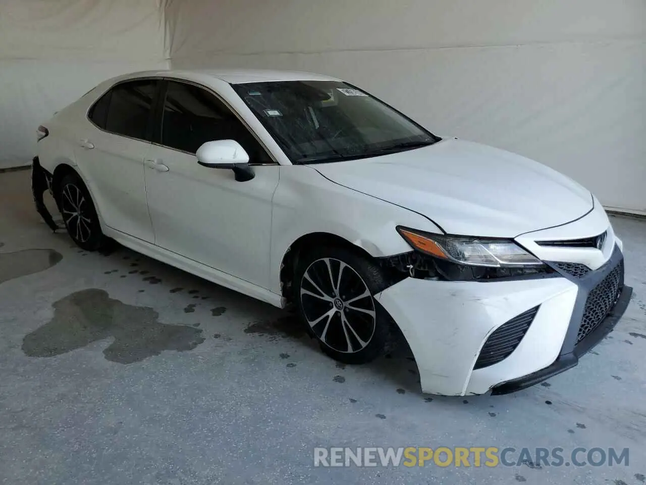 4 Photograph of a damaged car 4T1G11AK0LU891515 TOYOTA CAMRY 2020