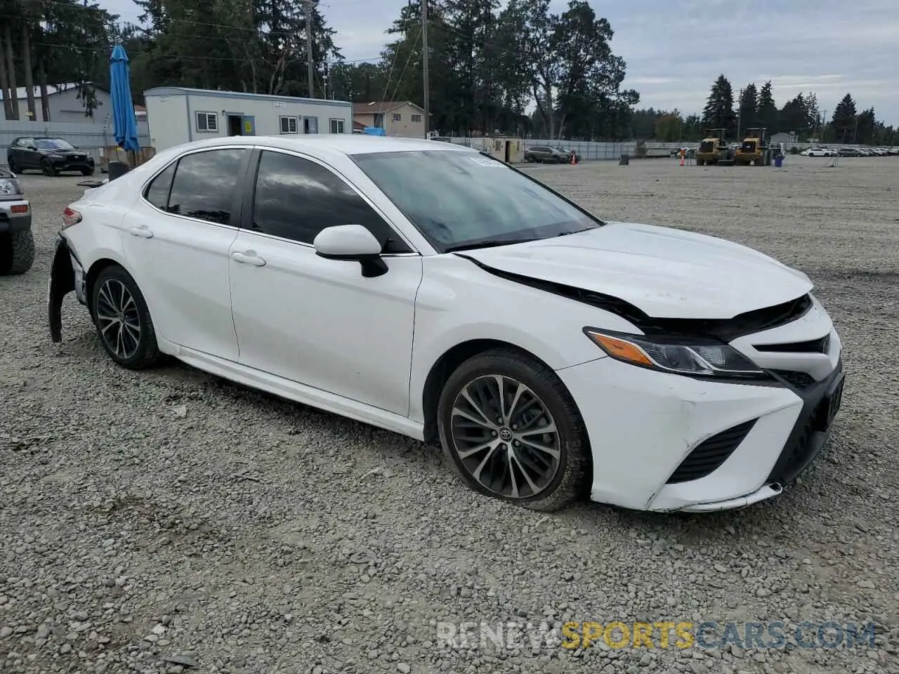 4 Photograph of a damaged car 4T1G11AK0LU904196 TOYOTA CAMRY 2020