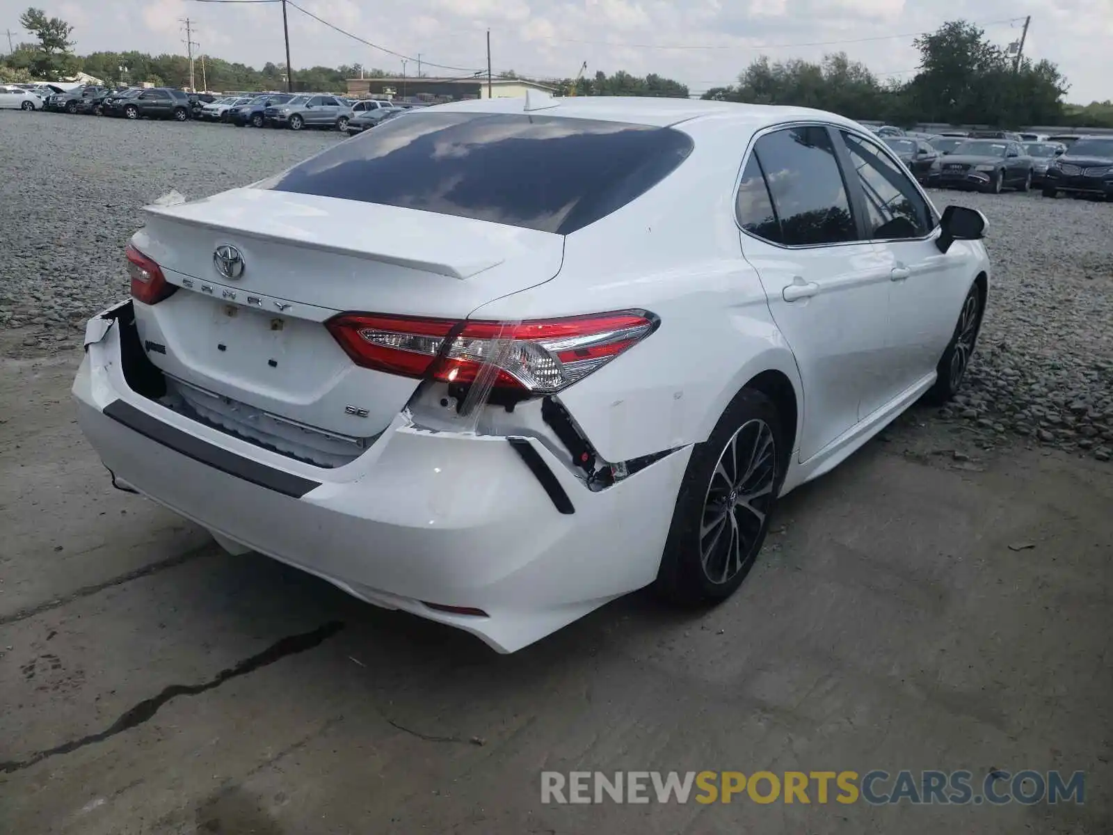 4 Photograph of a damaged car 4T1G11AK0LU907731 TOYOTA CAMRY 2020