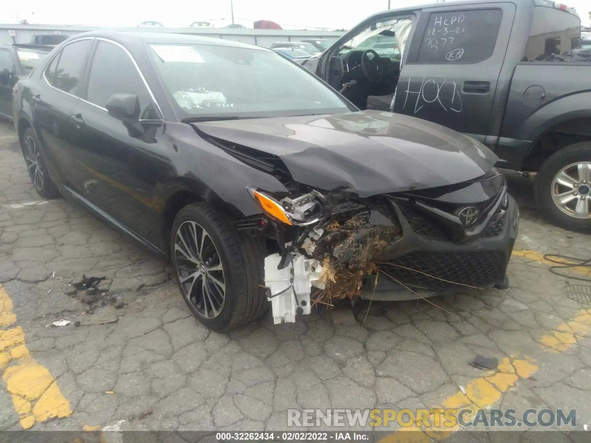 1 Photograph of a damaged car 4T1G11AK0LU915618 TOYOTA CAMRY 2020