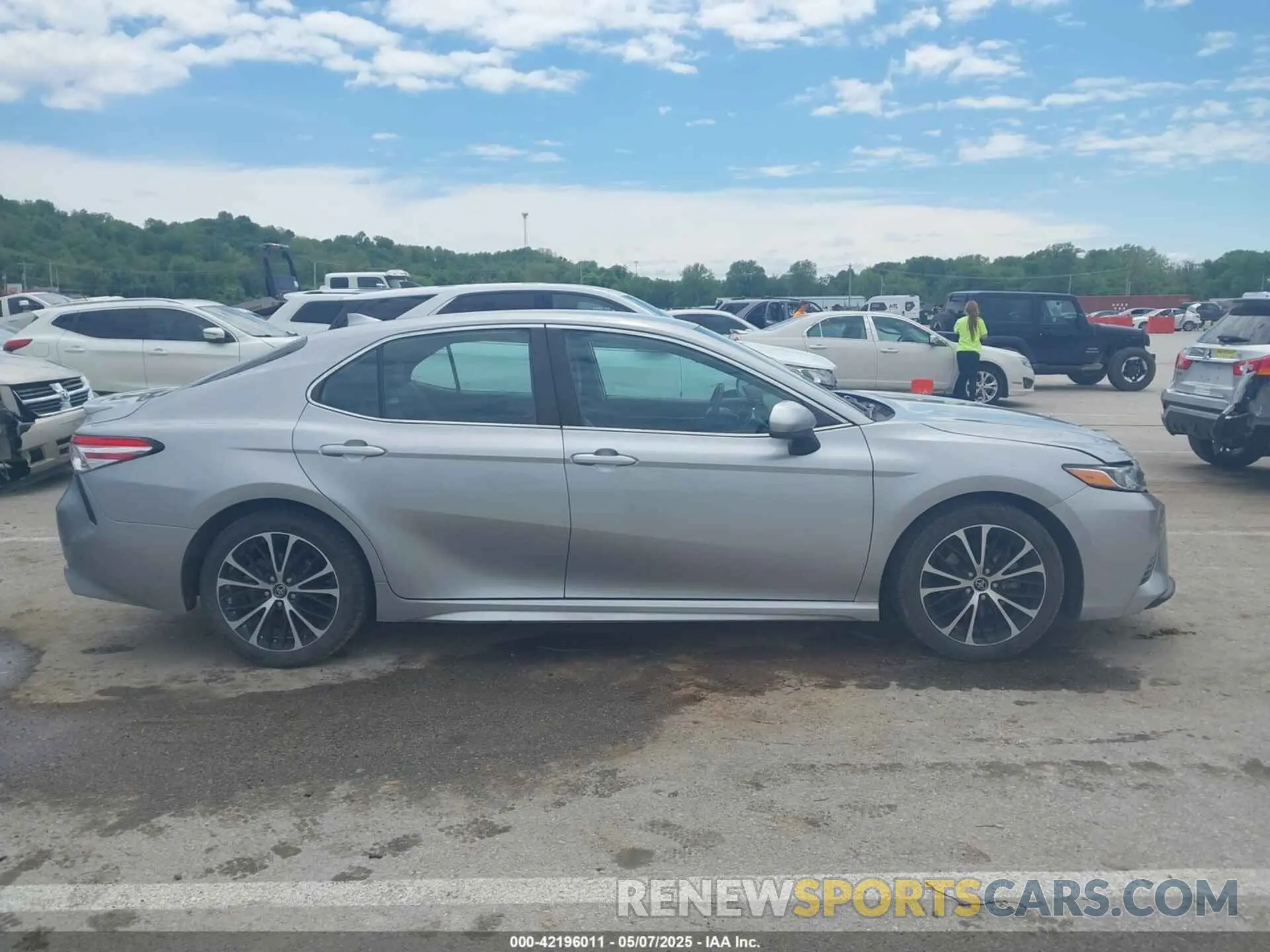 13 Photograph of a damaged car 4T1G11AK0LU924187 TOYOTA CAMRY 2020
