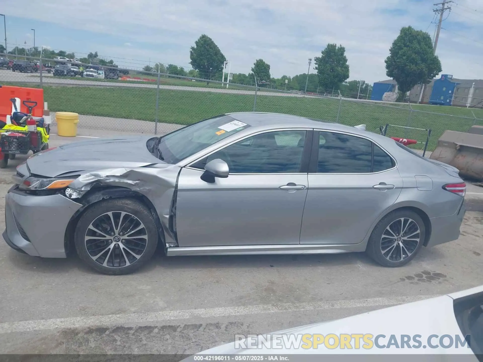 14 Photograph of a damaged car 4T1G11AK0LU924187 TOYOTA CAMRY 2020