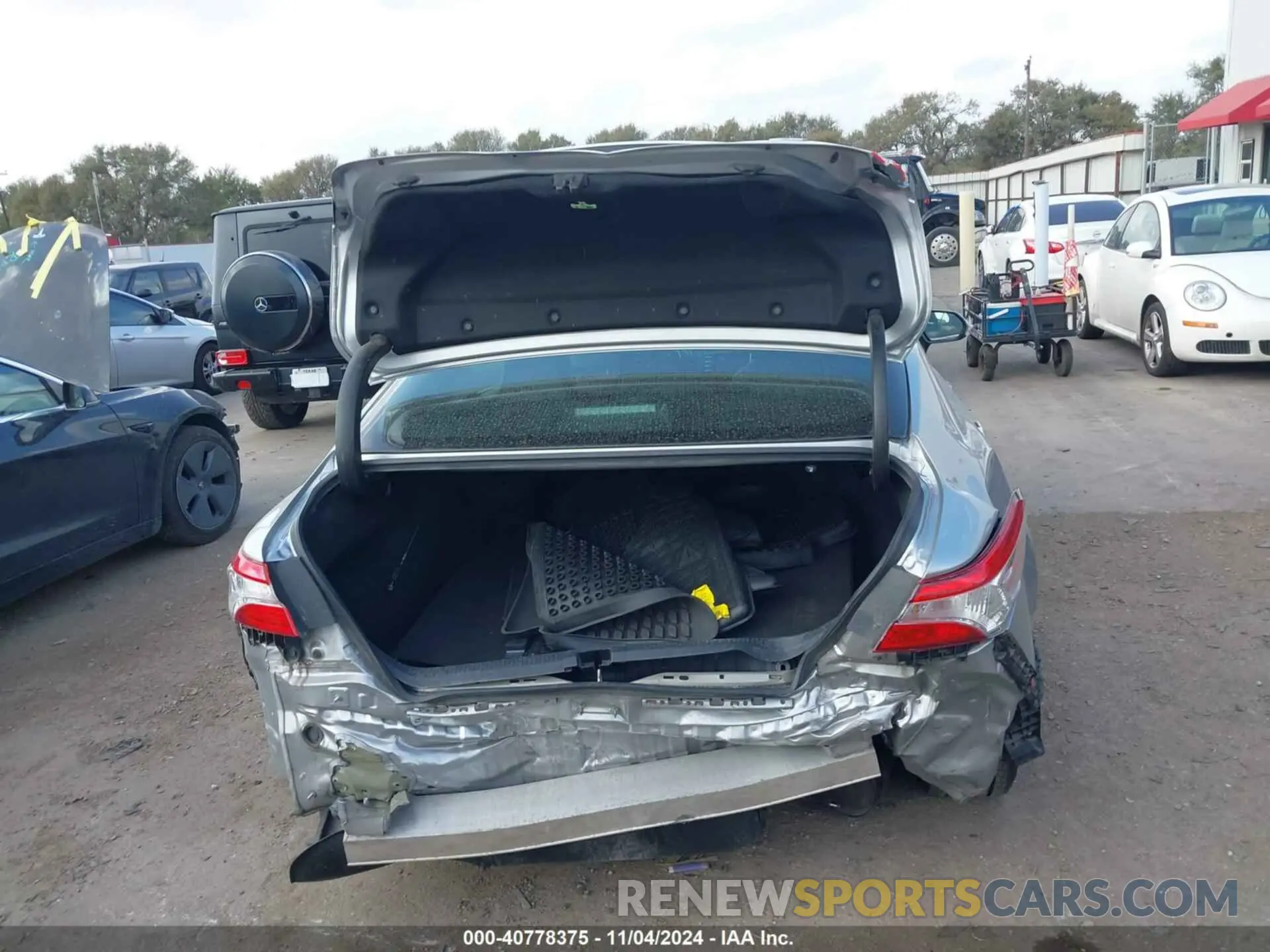 17 Photograph of a damaged car 4T1G11AK0LU929616 TOYOTA CAMRY 2020
