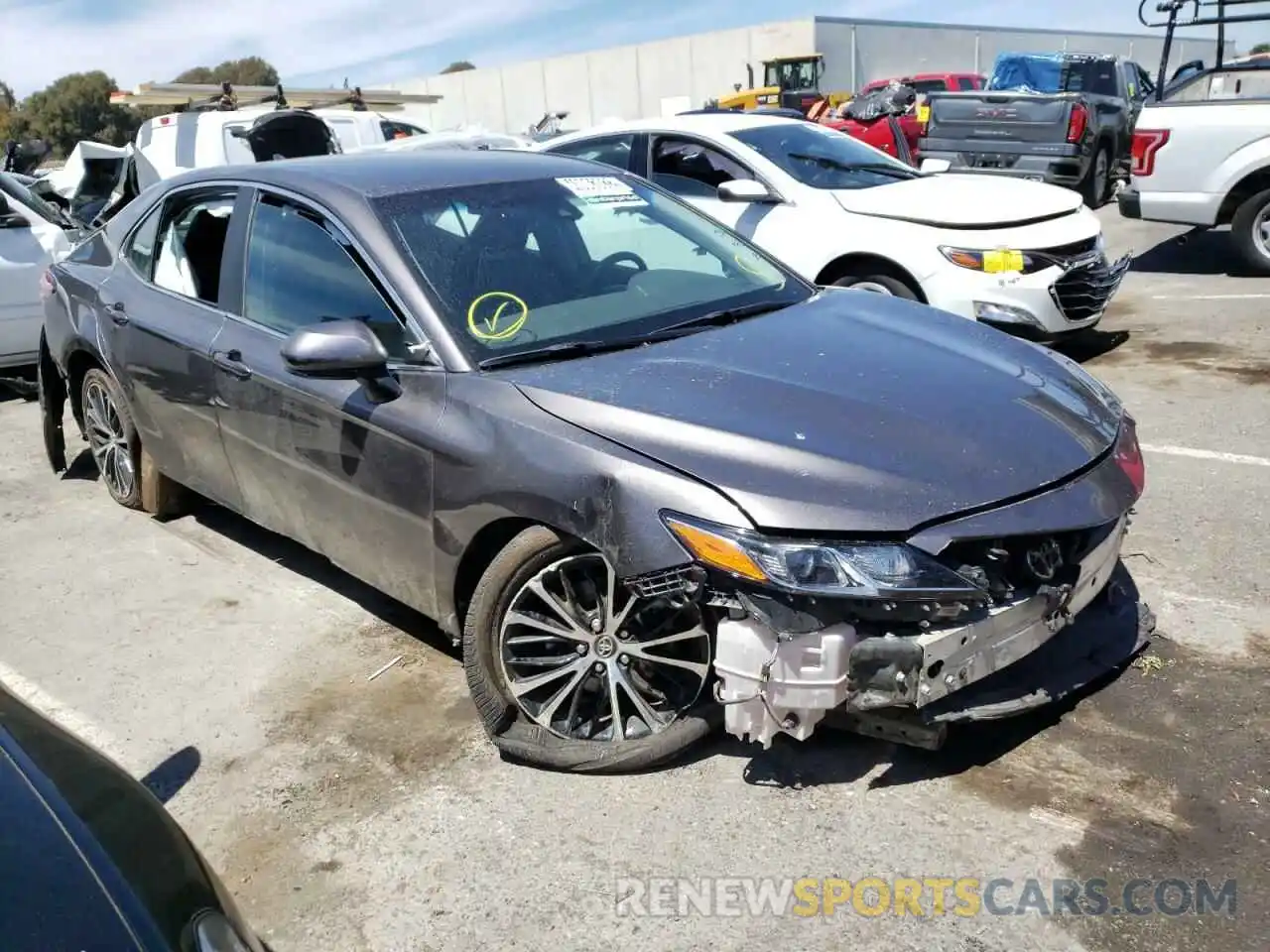 1 Photograph of a damaged car 4T1G11AK0LU929664 TOYOTA CAMRY 2020