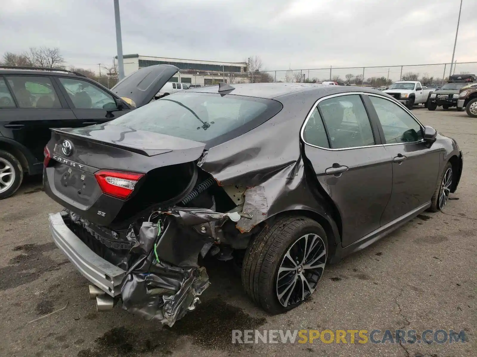 4 Photograph of a damaged car 4T1G11AK0LU932340 TOYOTA CAMRY 2020