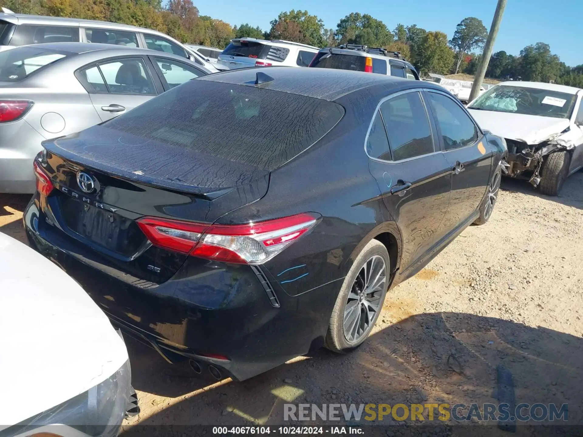 4 Photograph of a damaged car 4T1G11AK0LU934444 TOYOTA CAMRY 2020