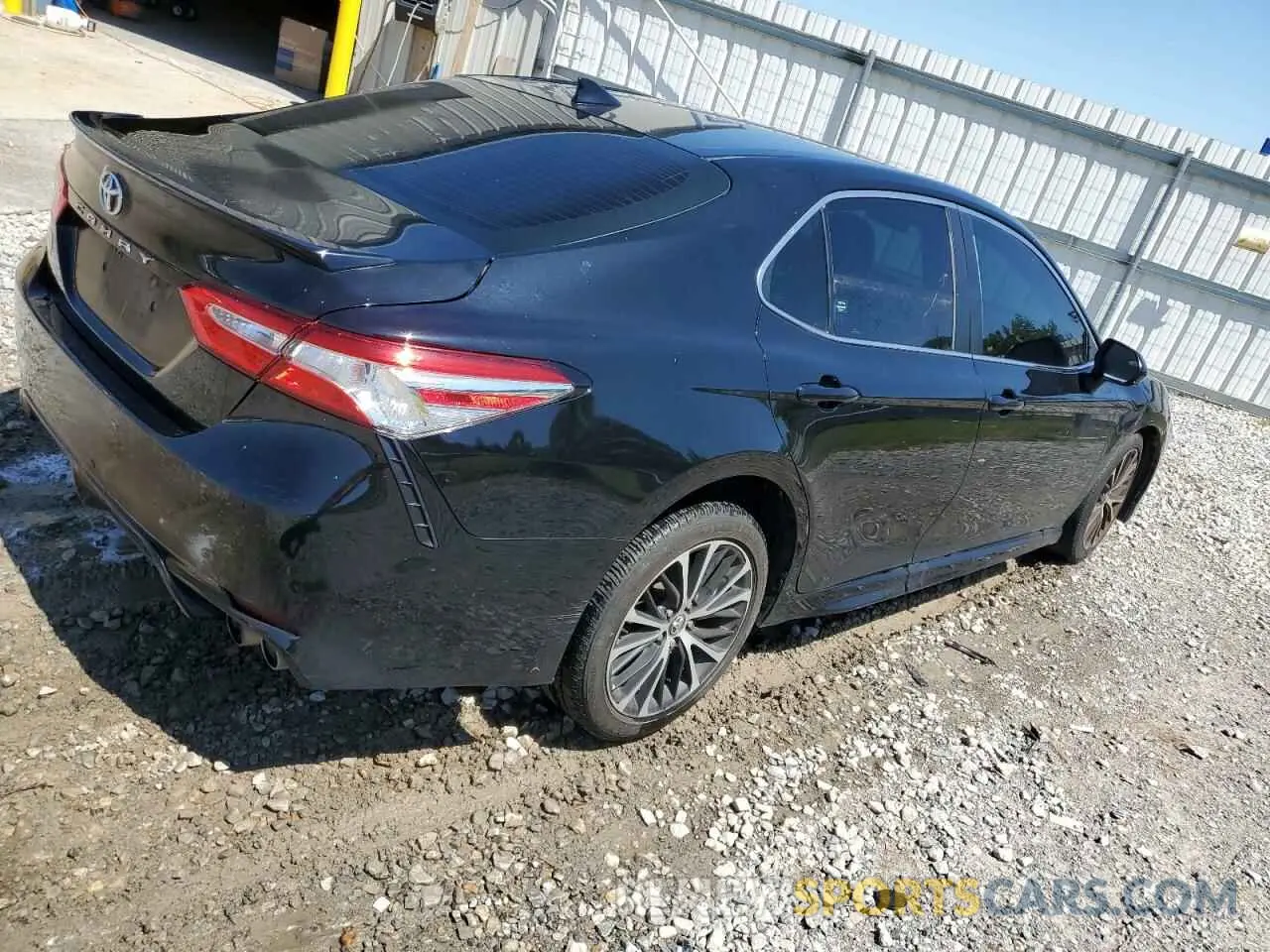 3 Photograph of a damaged car 4T1G11AK0LU942088 TOYOTA CAMRY 2020
