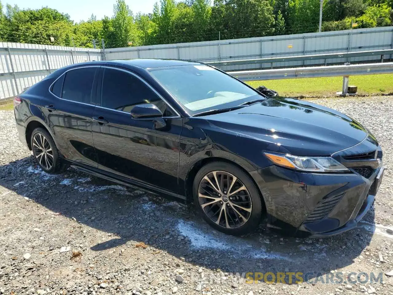 4 Photograph of a damaged car 4T1G11AK0LU942088 TOYOTA CAMRY 2020