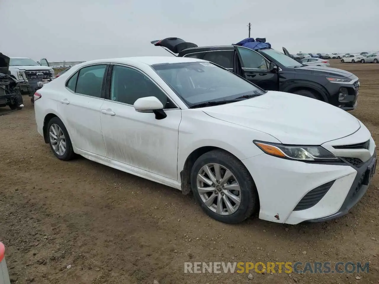 4 Photograph of a damaged car 4T1G11AK0LU947047 TOYOTA CAMRY 2020