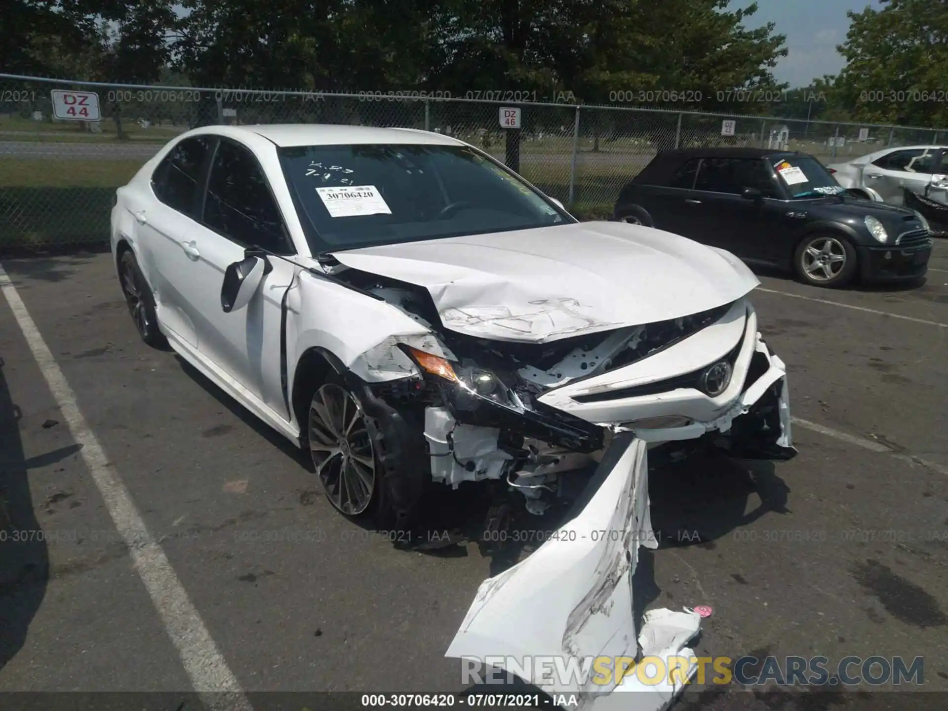 1 Photograph of a damaged car 4T1G11AK0LU958422 TOYOTA CAMRY 2020