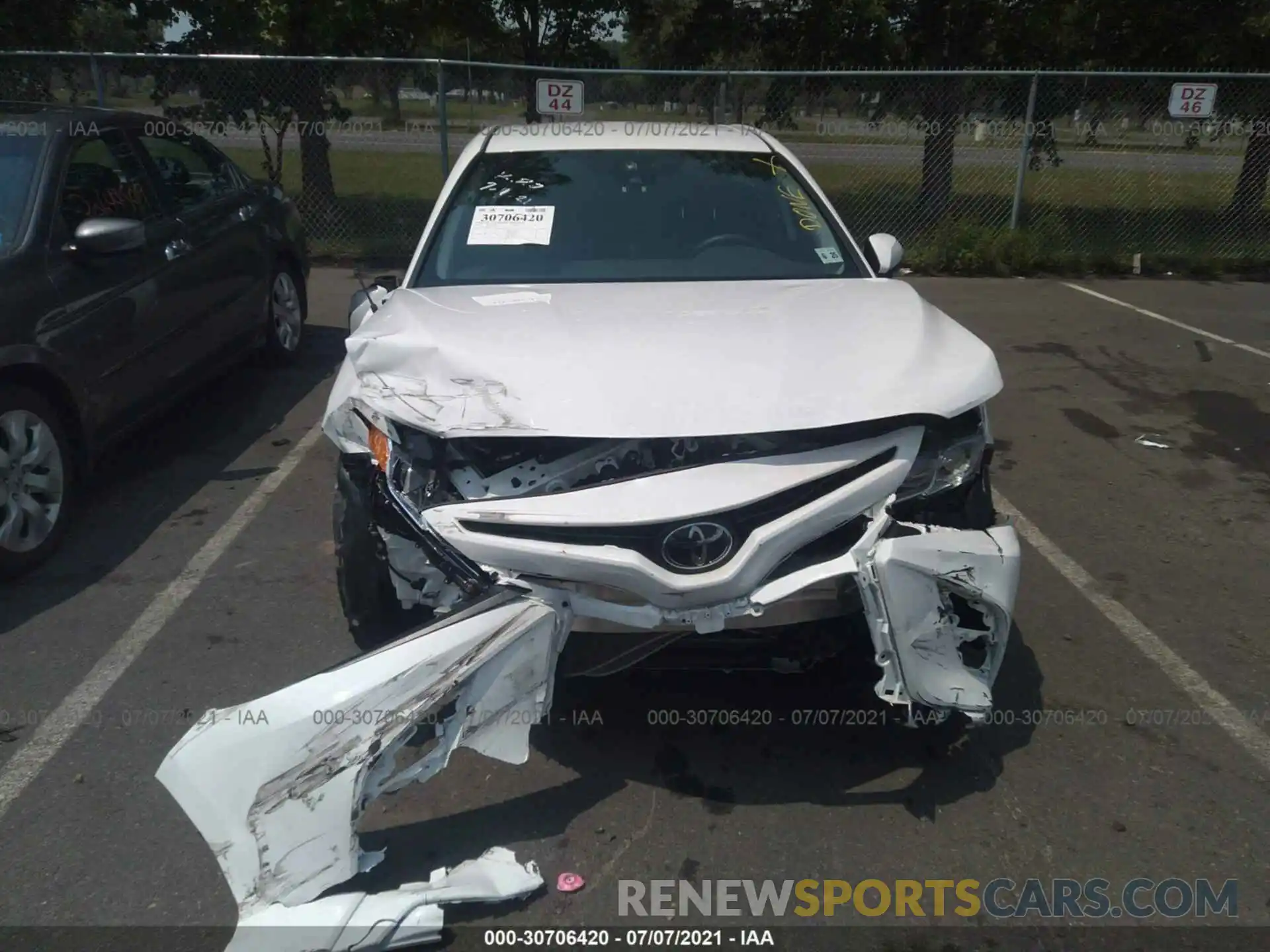 6 Photograph of a damaged car 4T1G11AK0LU958422 TOYOTA CAMRY 2020