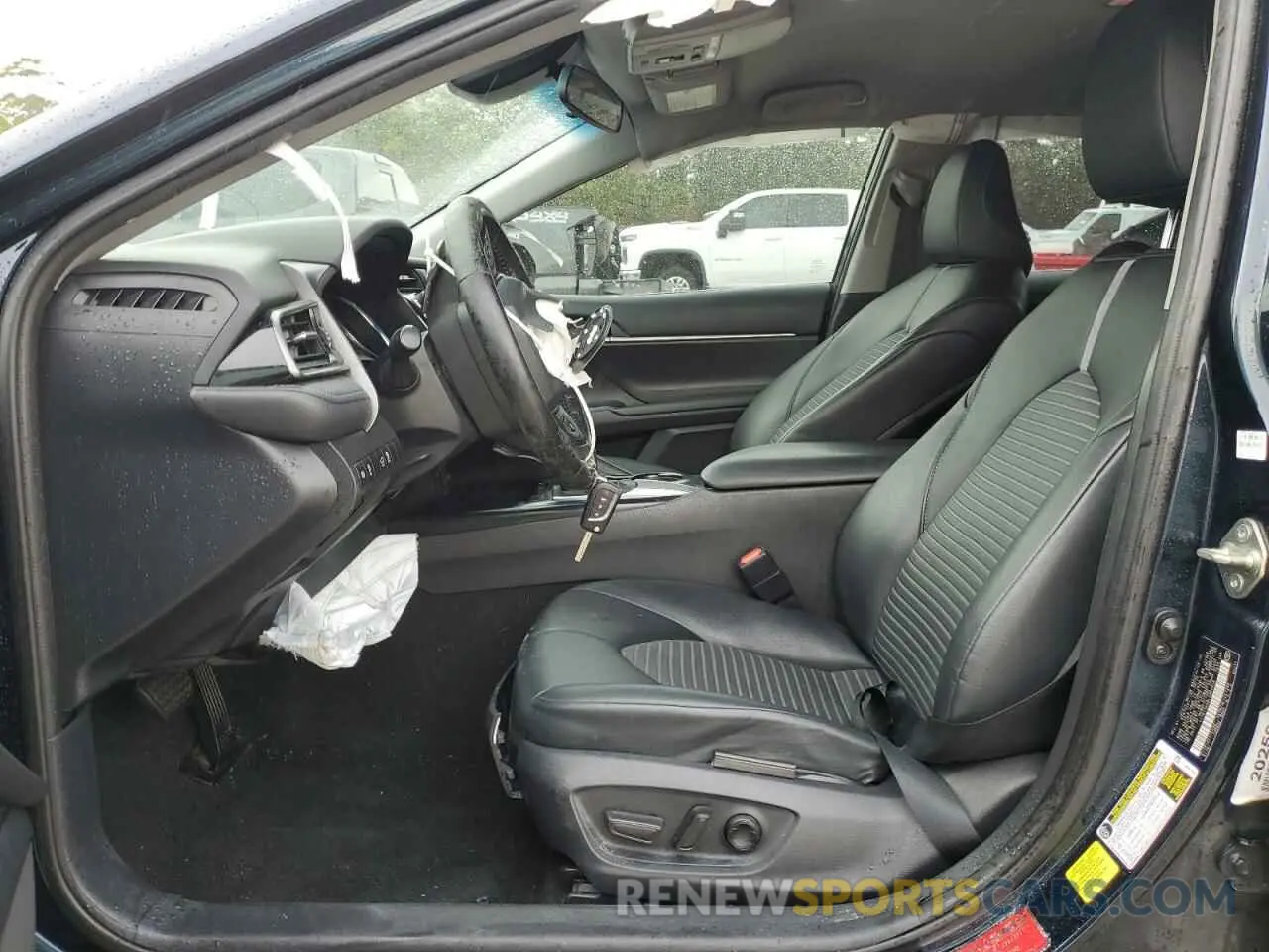 7 Photograph of a damaged car 4T1G11AK0LU960848 TOYOTA CAMRY 2020