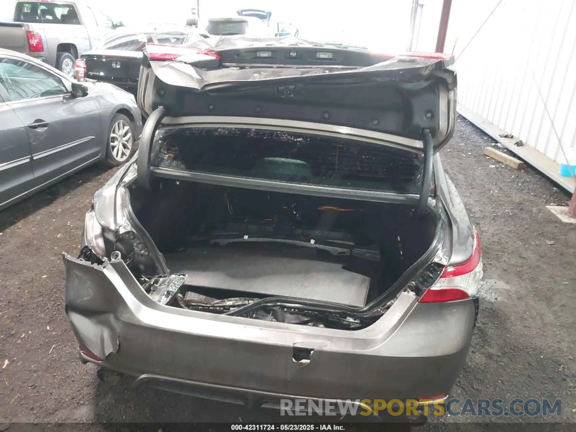 6 Photograph of a damaged car 4T1G11AK0LU966312 TOYOTA CAMRY 2020