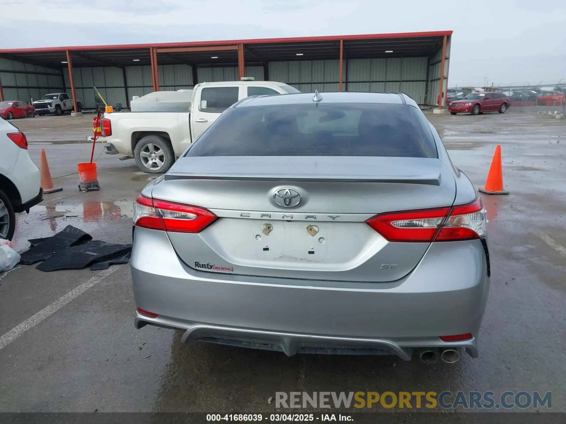 16 Photograph of a damaged car 4T1G11AK0LU978895 TOYOTA CAMRY 2020